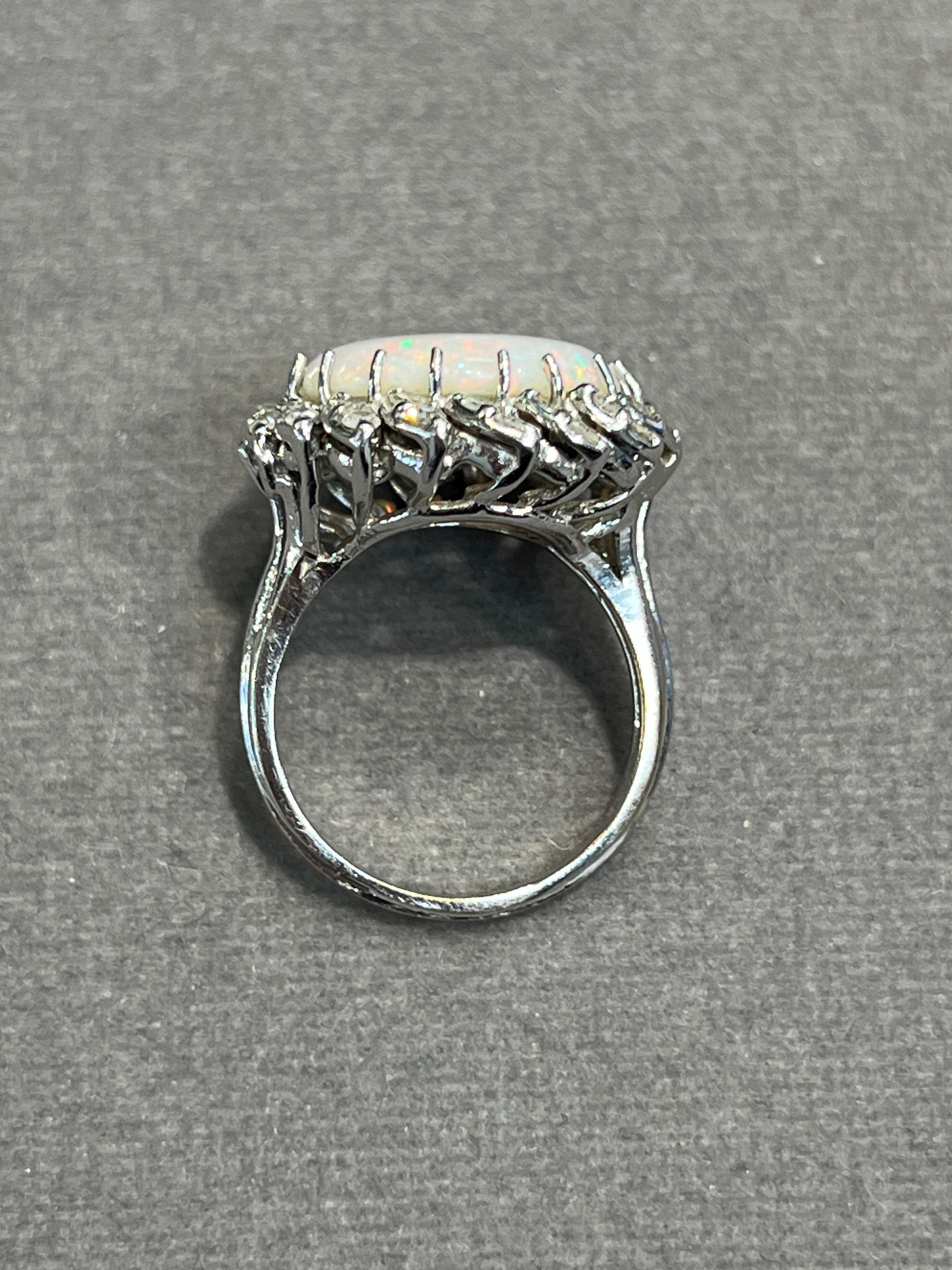 Bague cocktail en opale et diamants Pour femmes en vente