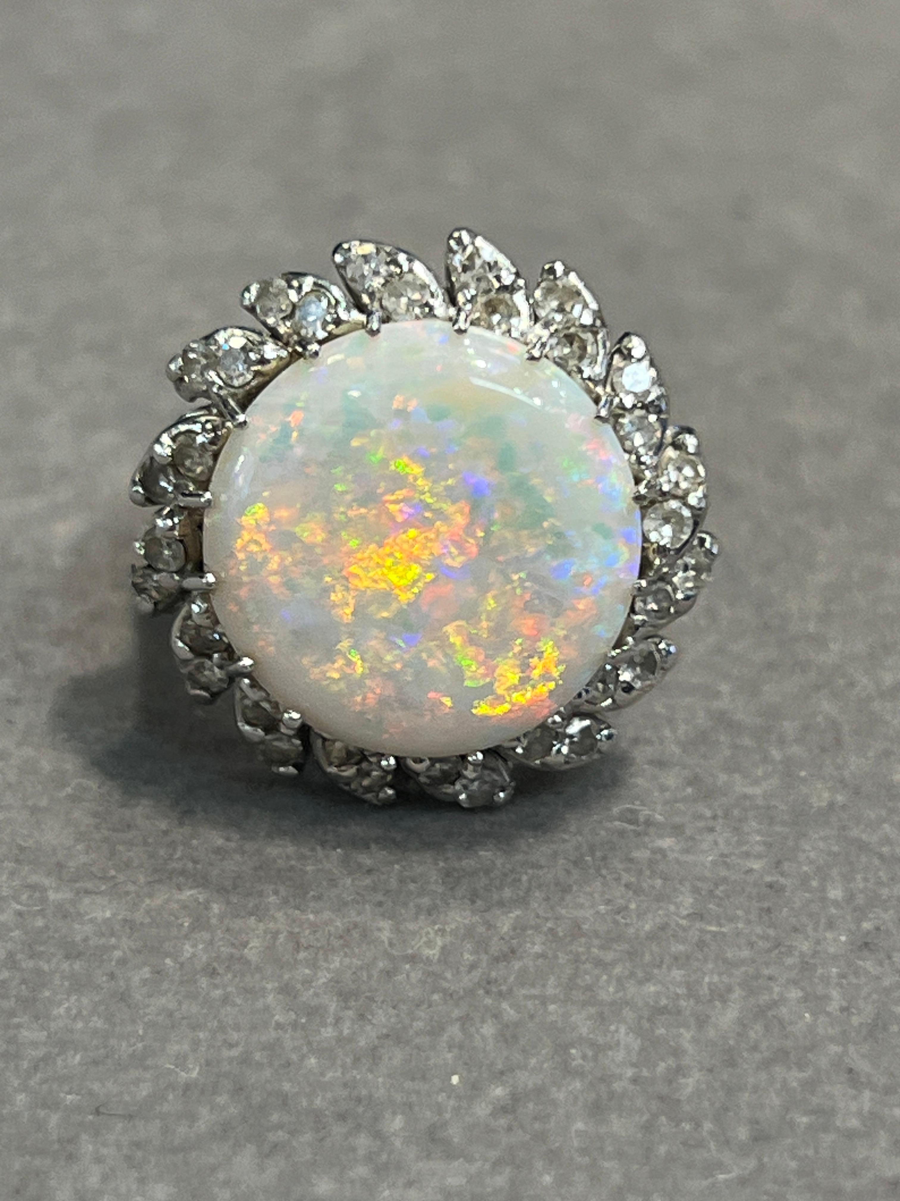 Bague cocktail en opale et diamants en vente 2