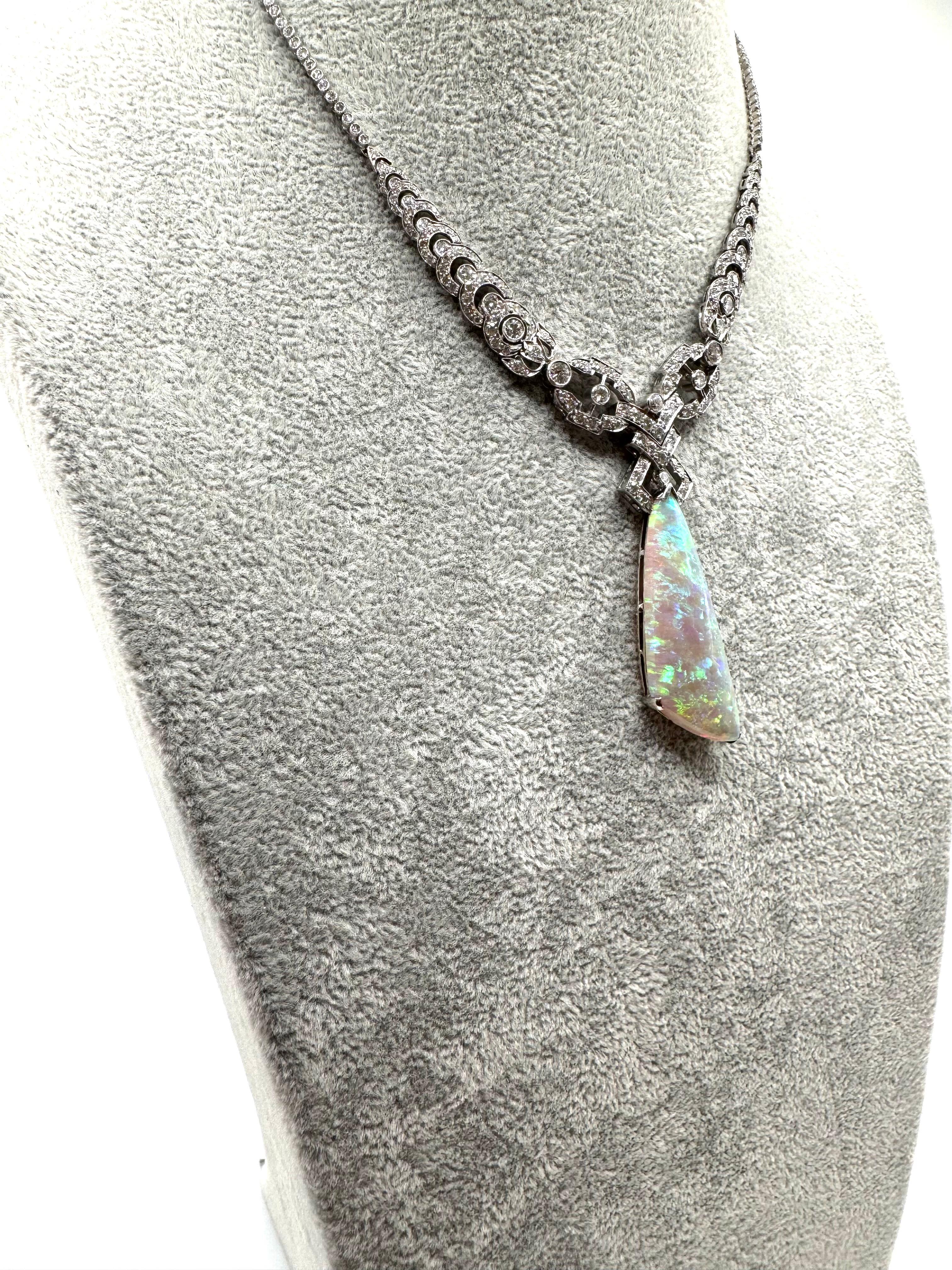 Collana con opale e diamanti in oro bianco 18 carati In condizioni ottime in vendita a Great Neck Plaza, NY