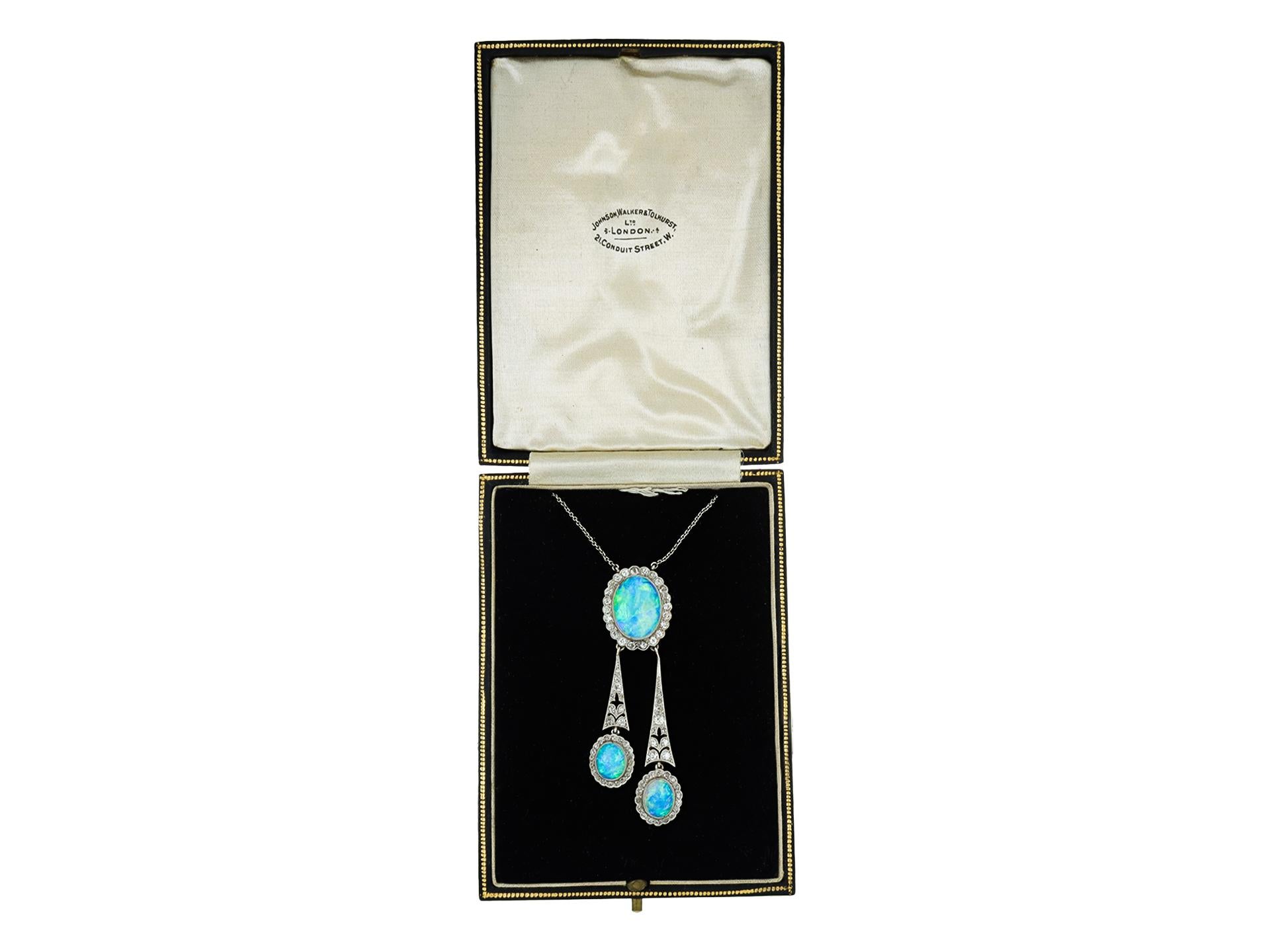 Opal and diamond negligée necklace, circa 1905. In Good Condition For Sale In London, GB