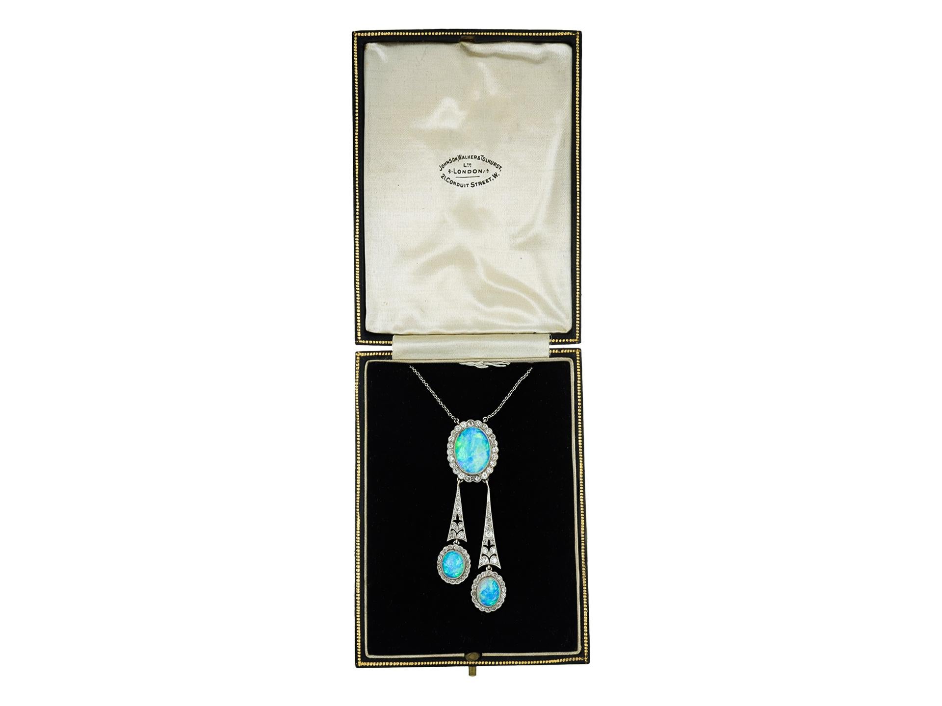 Collana negligée con opale e diamanti, 1905 circa. In condizioni buone in vendita a London, GB