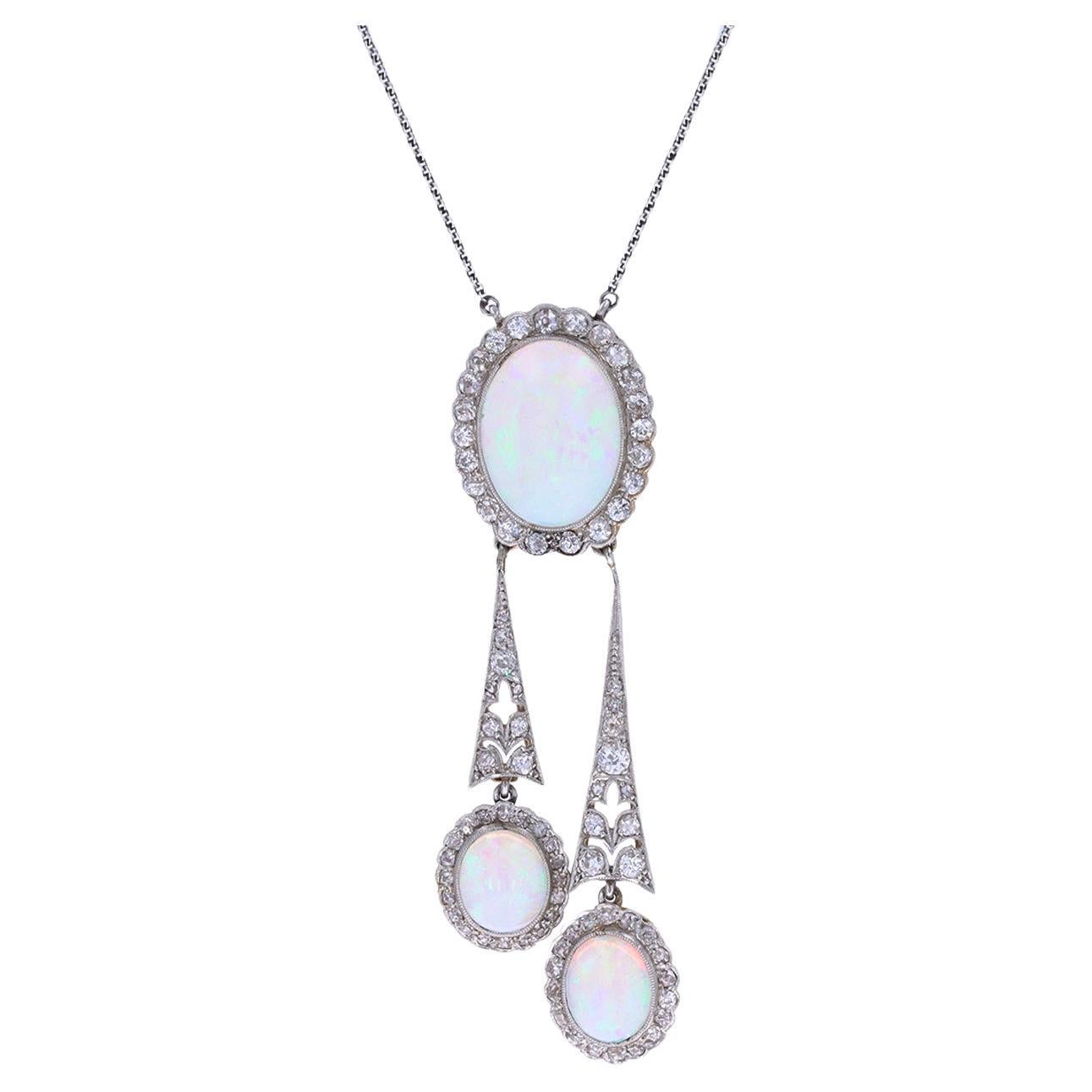 Collar negligée de ópalo y diamantes, hacia 1905.