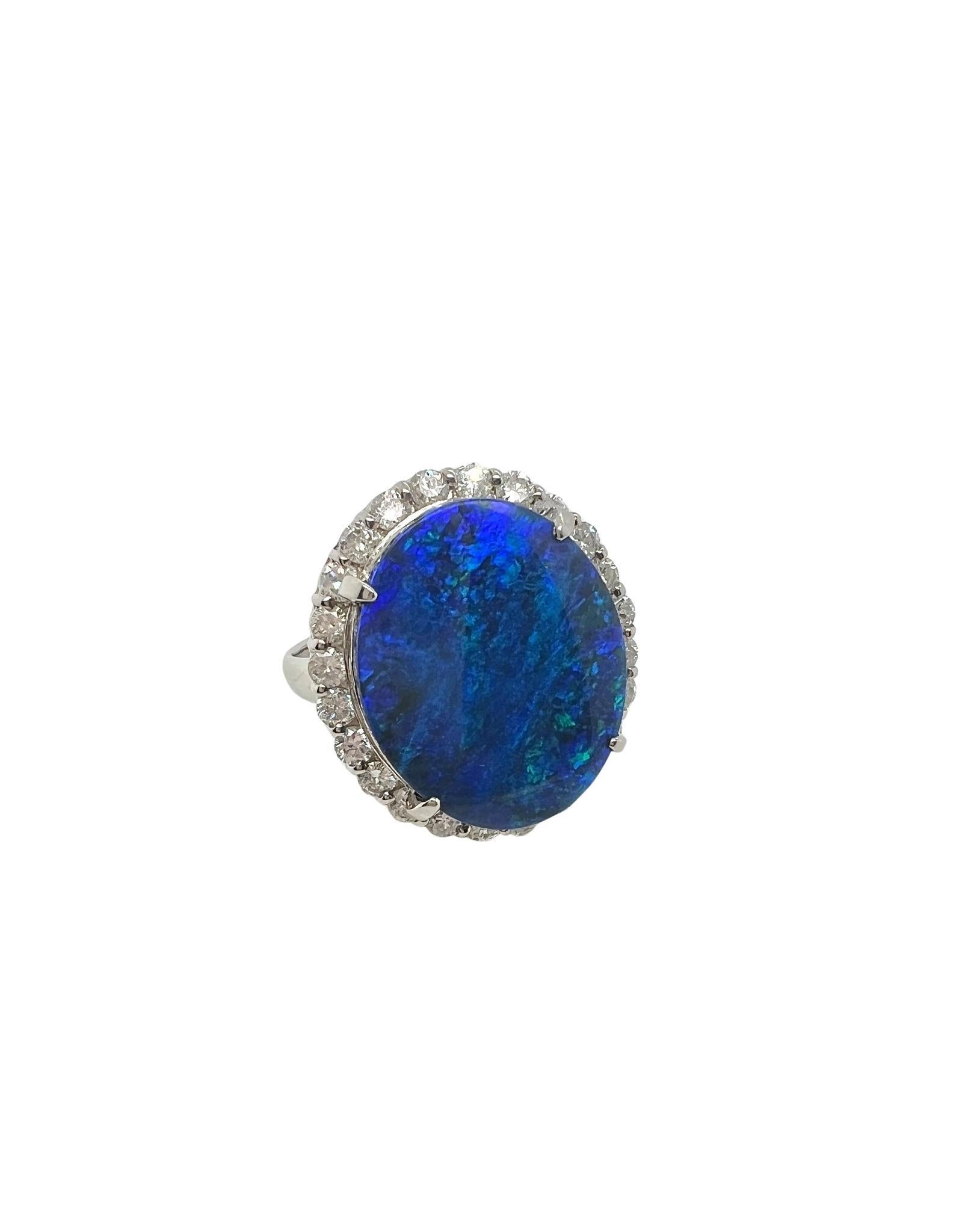 Opal und Diamant Halo Ring

90% Platin (gestempelt 