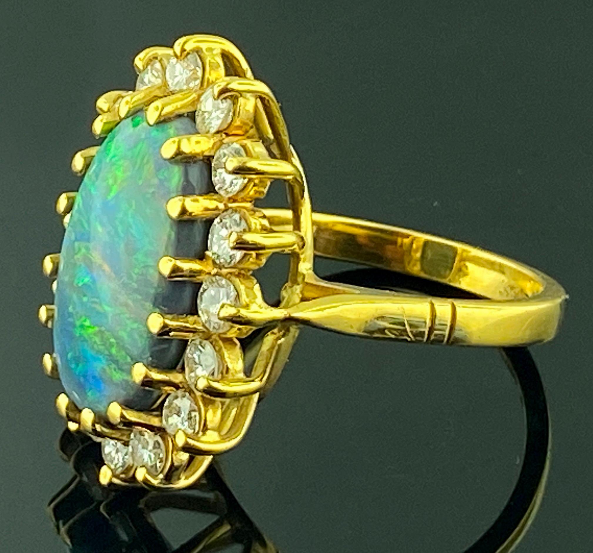 Opal and Diamond Ring in 18 Karat Yellow Gold In Excellent Condition For Sale In Palm Desert, CA