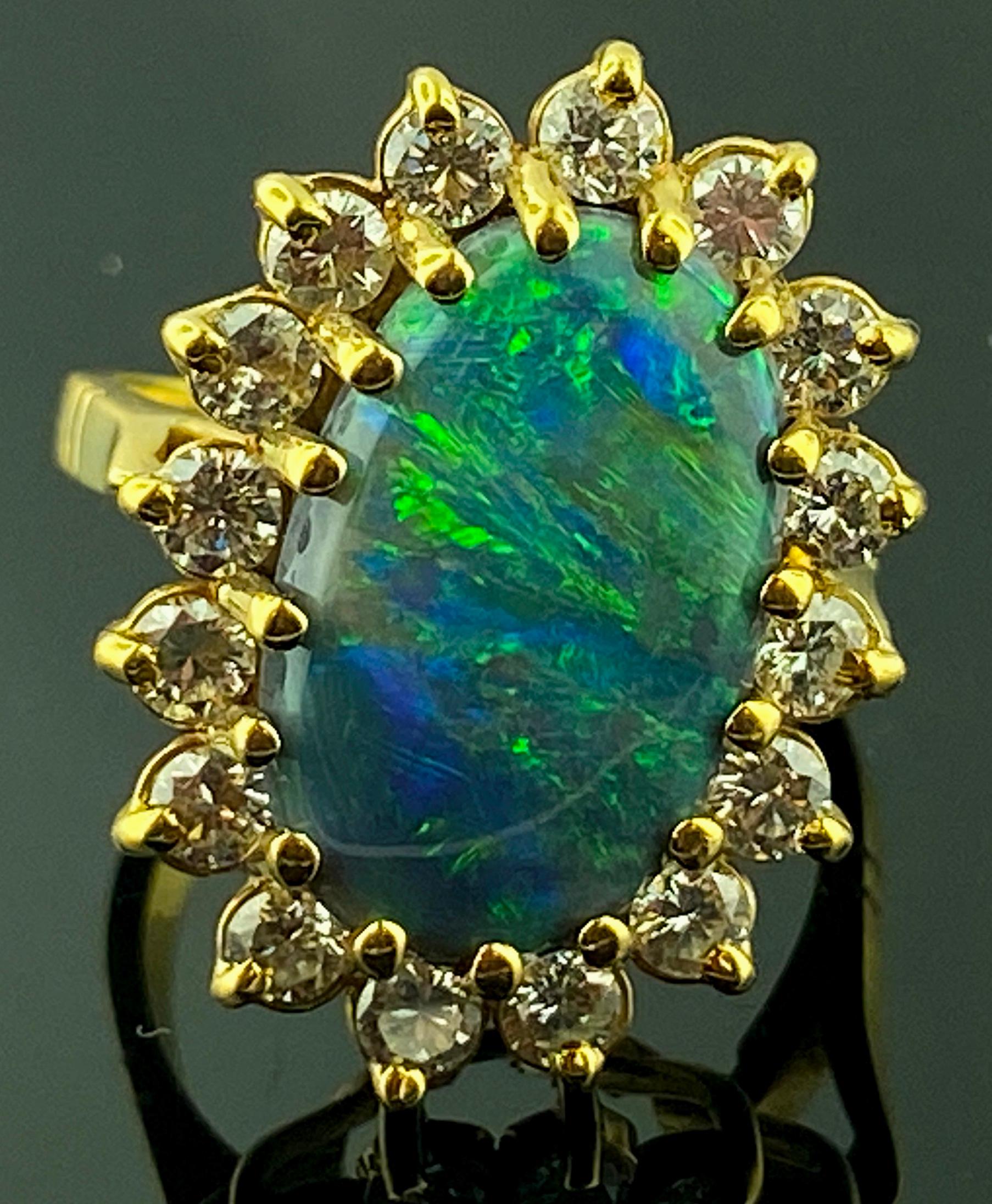Opal and Diamond Ring in 18 Karat Yellow Gold For Sale 2