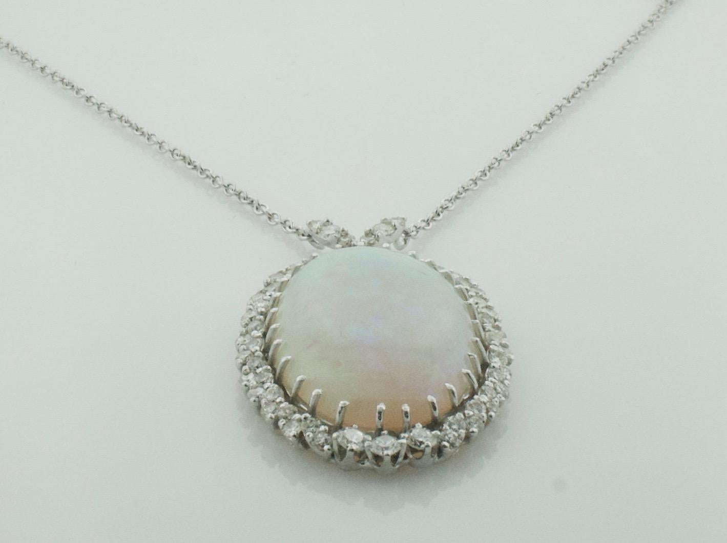 Opal and Diamond Vintage Necklace in 18k Gold Circa 1960's For Sale 2