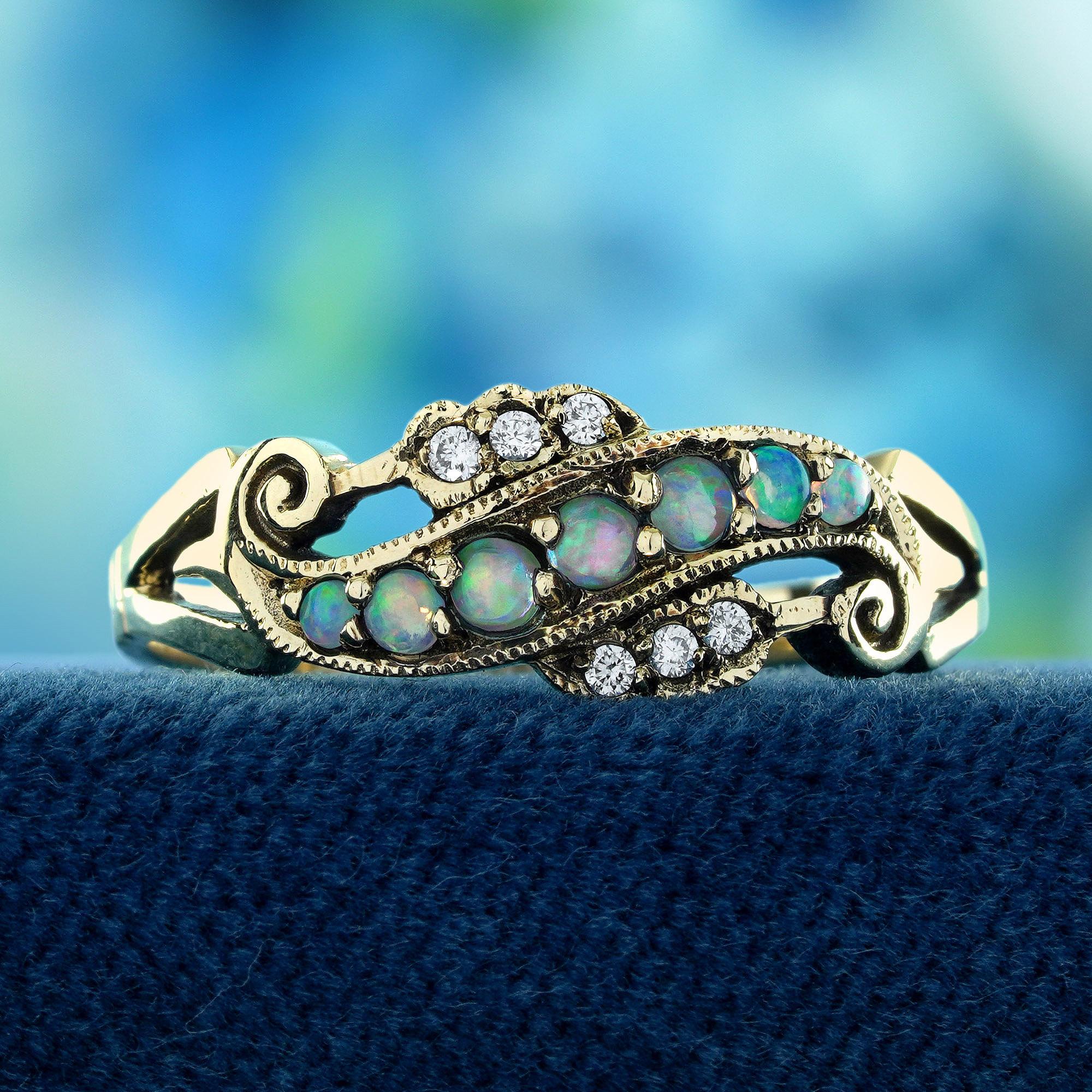 Experimenta la mezcla perfecta de iridiscencia y lujo con este Anillo Curvo Estilo Vintage de Ópalo Natural y Diamante en Oro Amarillo de 9 quilates macizo. 
Una auténtica obra maestra que destila sofisticación y encanto. El ópalo natural brilla con