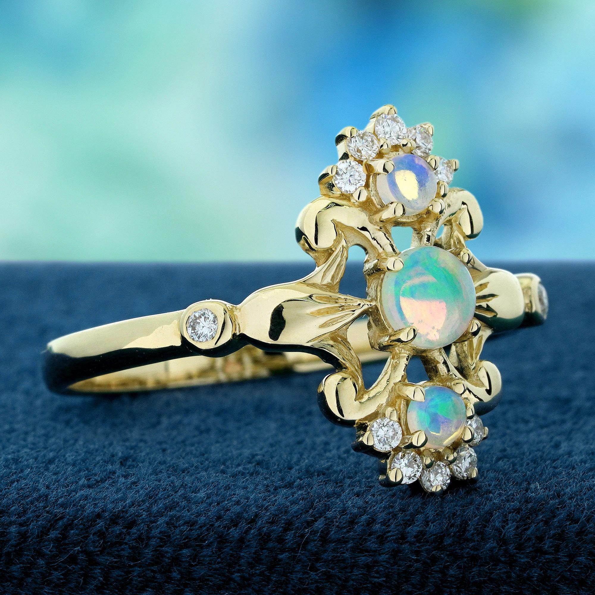 Édouardien Bague vintage à trois pierres en or jaune massif 14 carats avec opale et diamants en vente