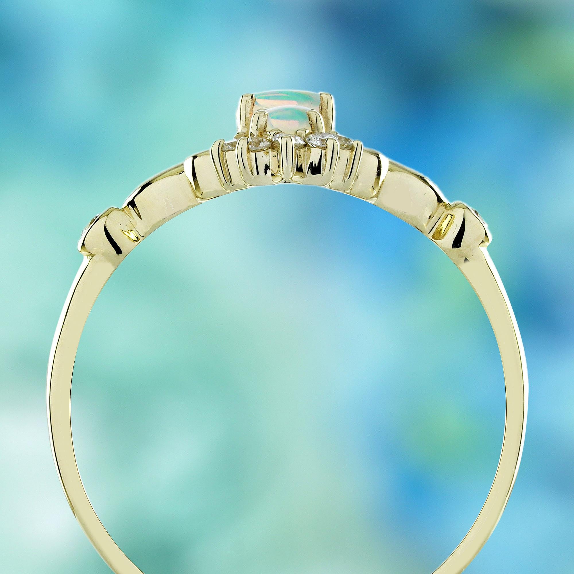 Bague vintage à trois pierres en or jaune massif 14 carats avec opale et diamants Neuf - En vente à Bangkok, TH