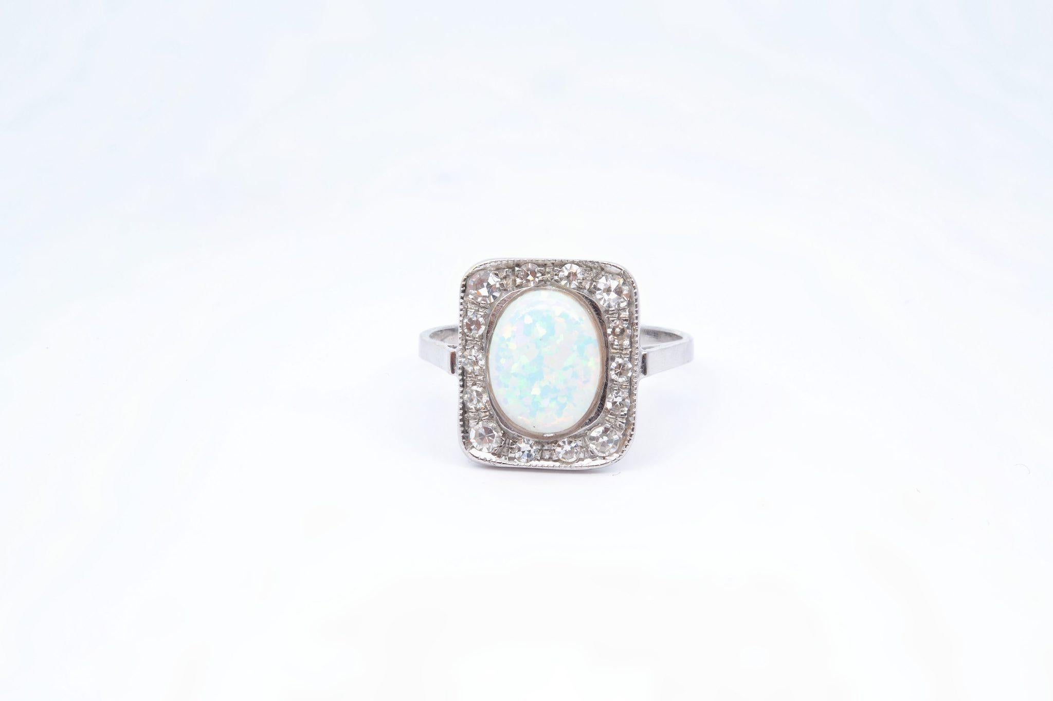 Stones: 1 opal of 1.60 cts and 14 diamonds 8X8: 0.36ct
Material: 18k gold
Dimensions: 1.3cm x 1.1cm
Weight: 2.7g
Period: 1970
Size: 53 (free sizing)
Certificate
Ref. : 25111