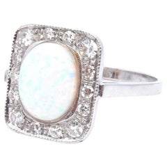 Vintage Opal and diamonds ring in 18k gold