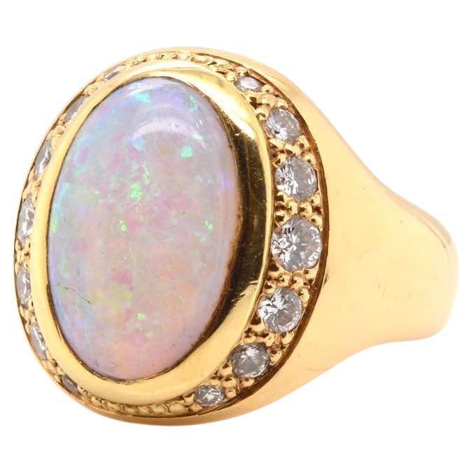 Opal and diamonds ring in 18k yellow gold For Sale