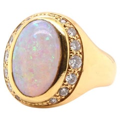 Opal- und Diamantring aus 18 Karat Gelbgold