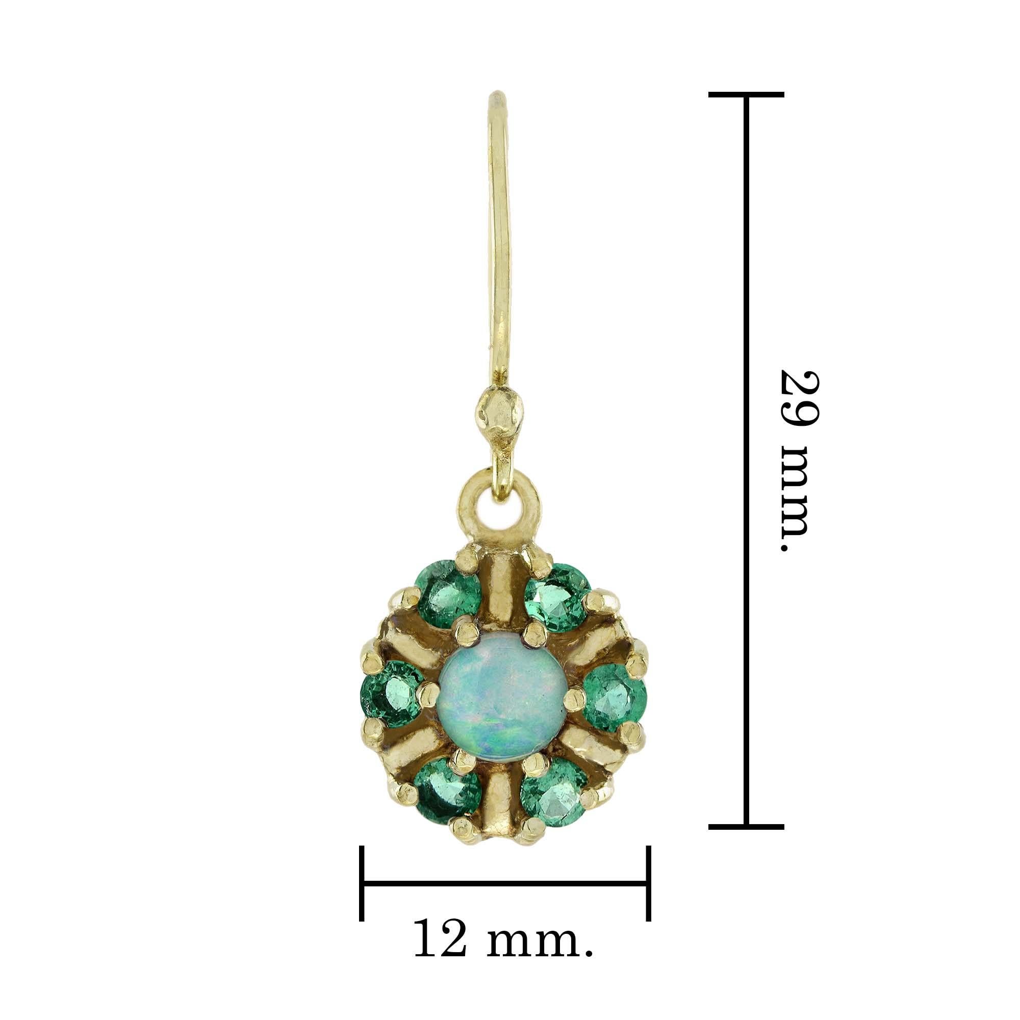 Opal- und Smaragd-Ohrringe im Vintage-Stil aus 14 Karat Gelbgold im Zustand „Neu“ im Angebot in Bangkok, TH