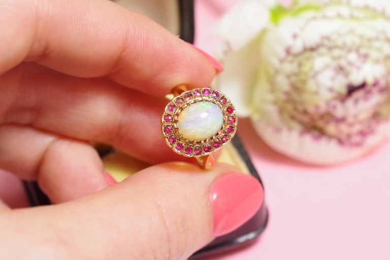 Opal and Garnet Cluster Ring in 18k Gold, Vintage Cluster Ring For Sale 1