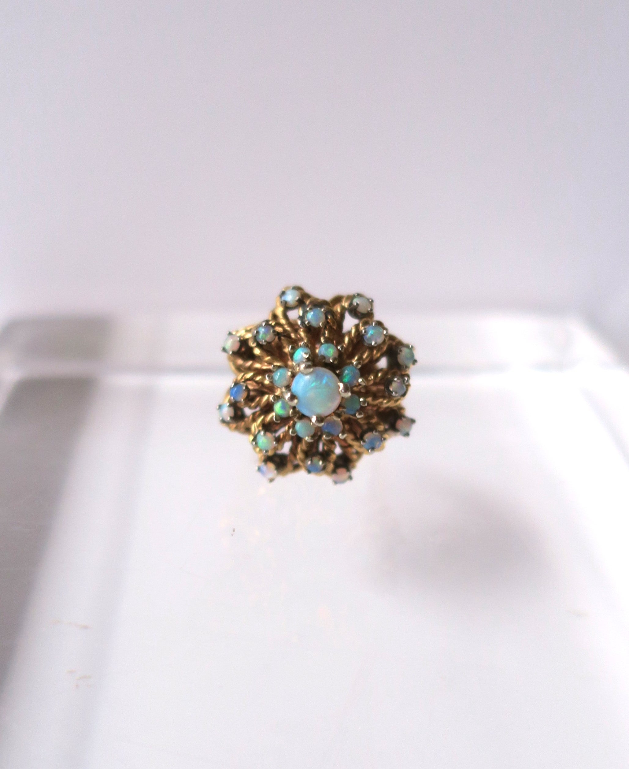 Opal- und Gold-Cluster-Cocktailring (Rundschliff) im Angebot