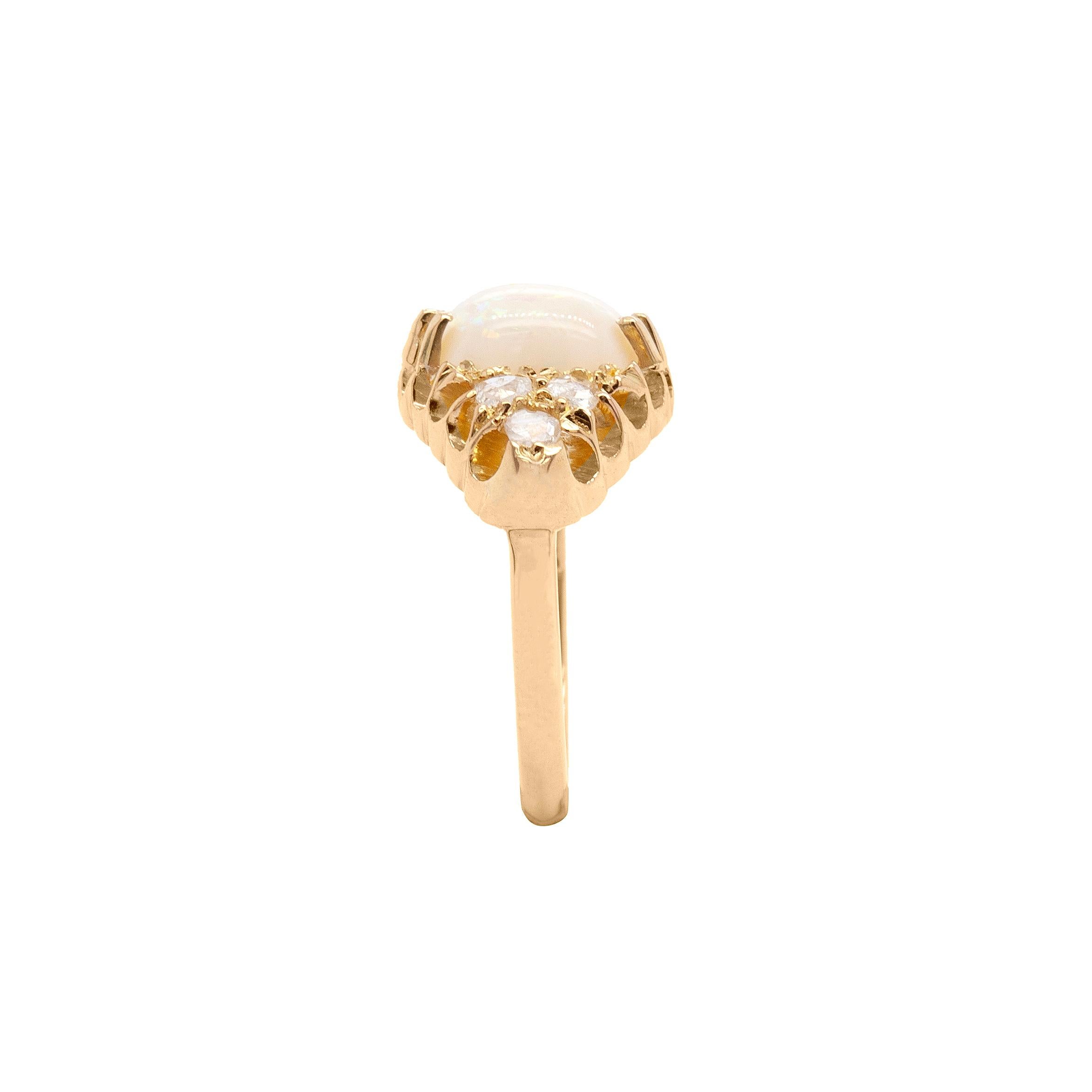 Taille ovale Bague grappe Navette en or jaune 18 carats, opale et diamant taille ancienne en vente
