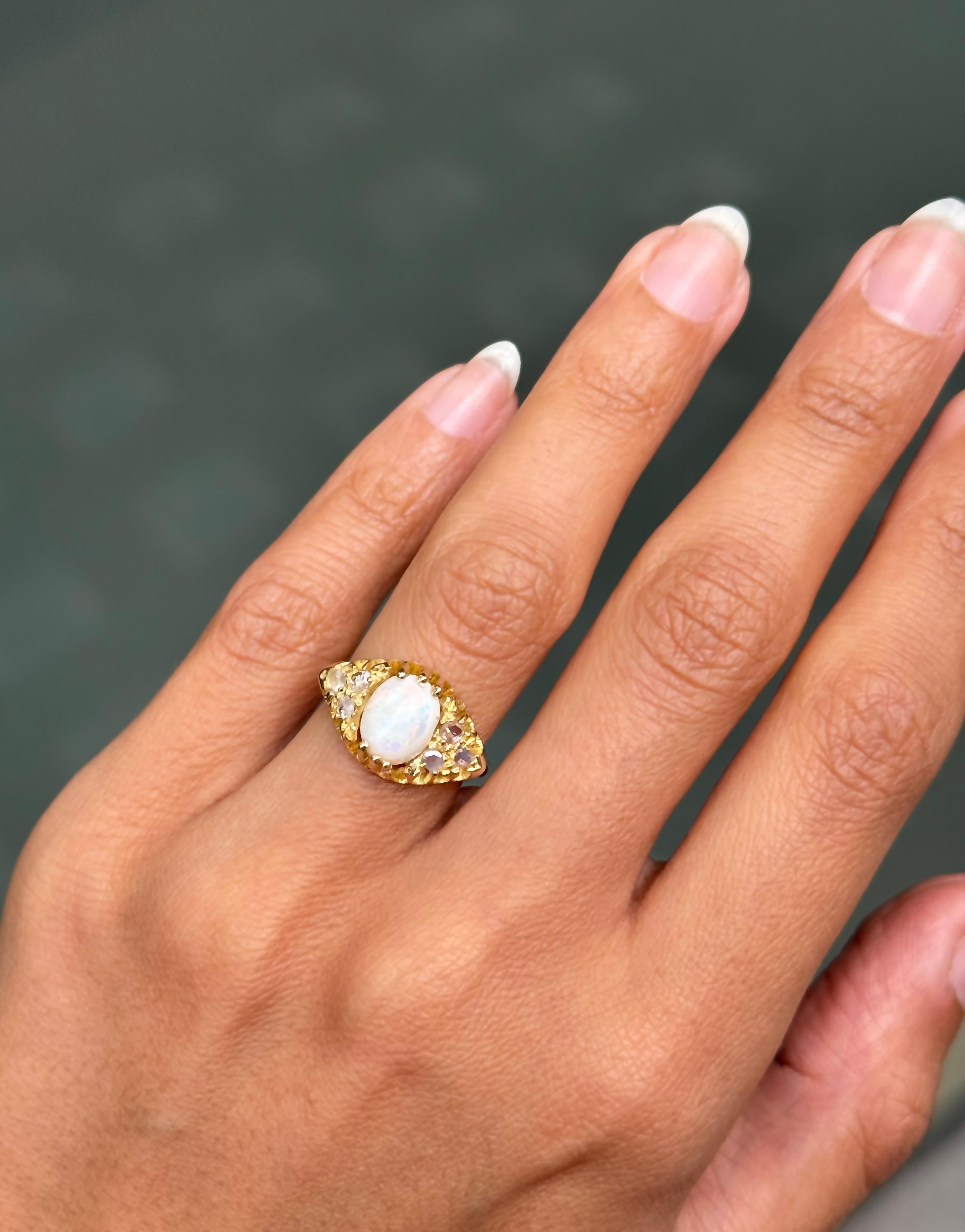 Bague grappe Navette en or jaune 18 carats, opale et diamant taille ancienne Bon état - En vente à London, GB