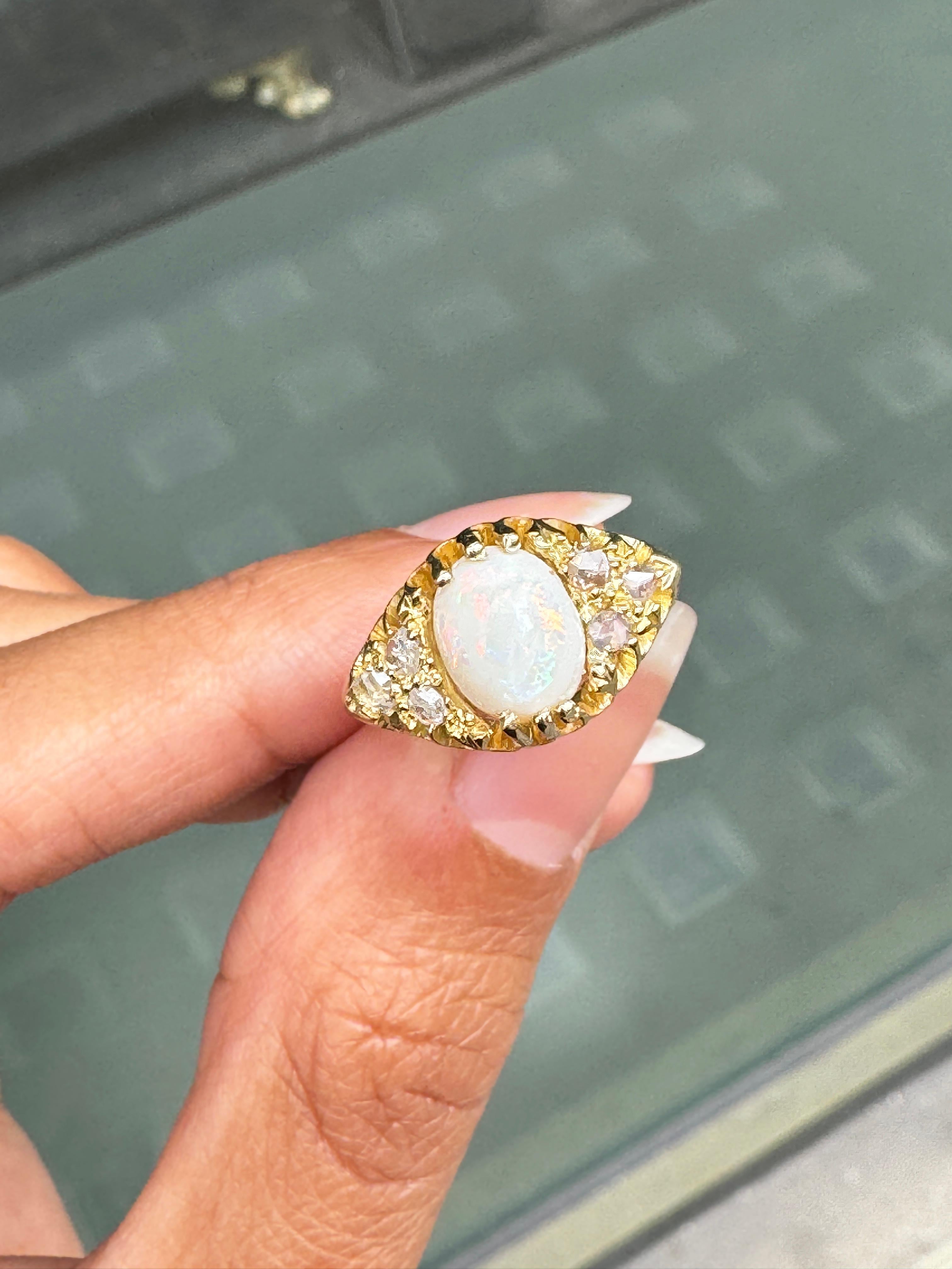 Bague grappe Navette en or jaune 18 carats, opale et diamant taille ancienne en vente 1