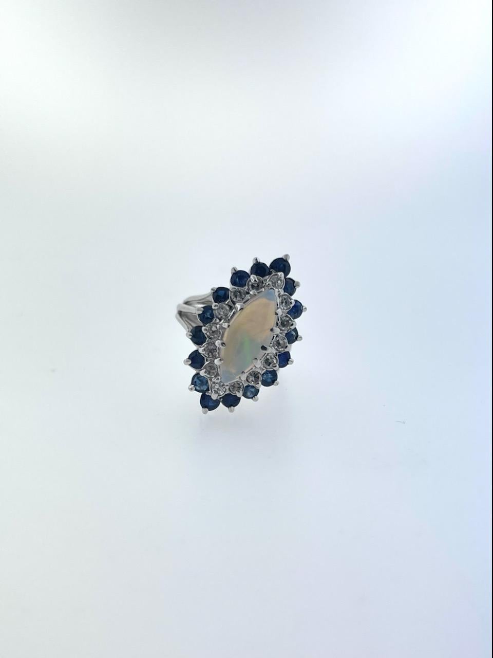 Bague en opale et saphir avec diamants Neuf - En vente à Los Angeles, CA