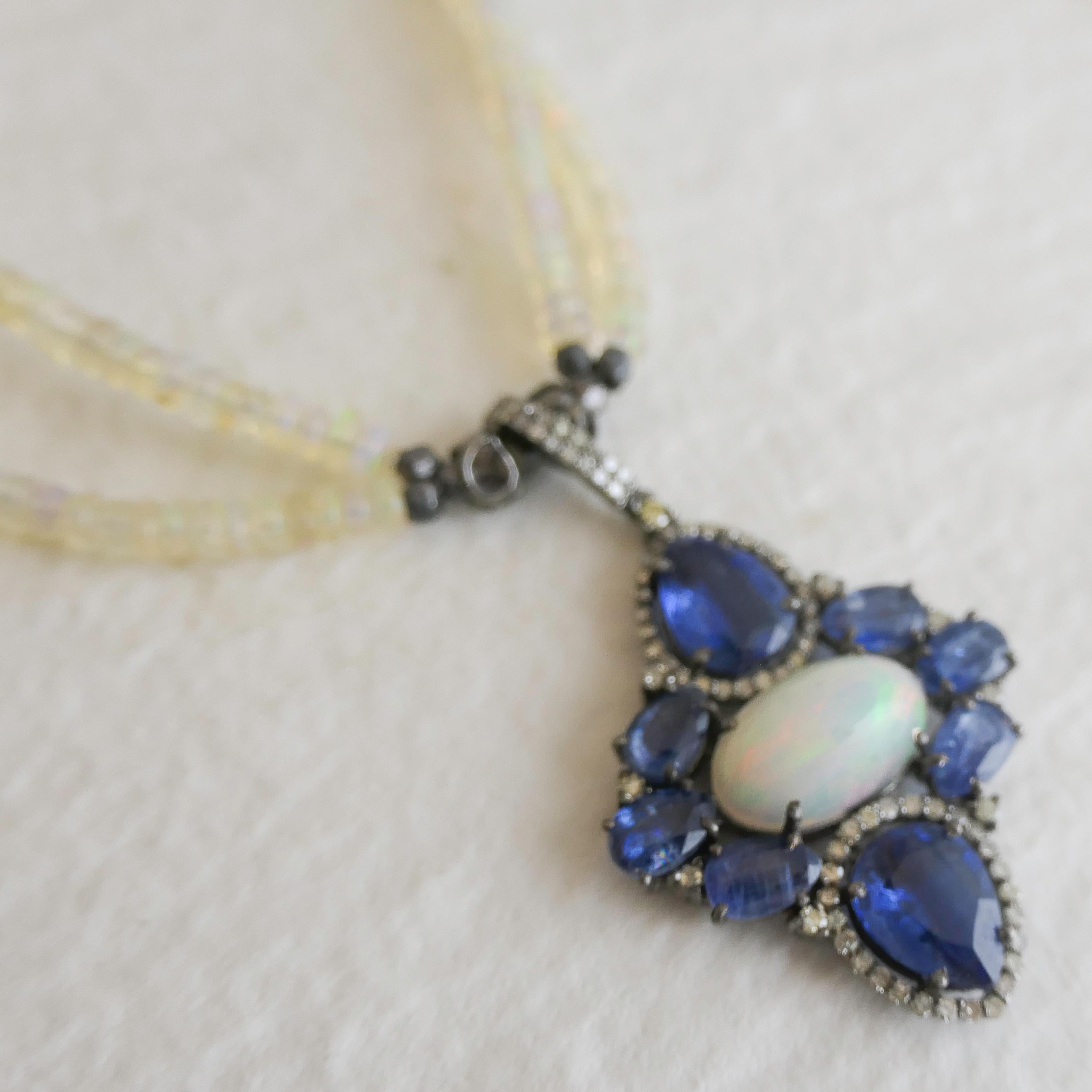 Collana in argento sterling ossidato con opale e tanzanite e diamanti da 16,5 pollici. in vendita 1