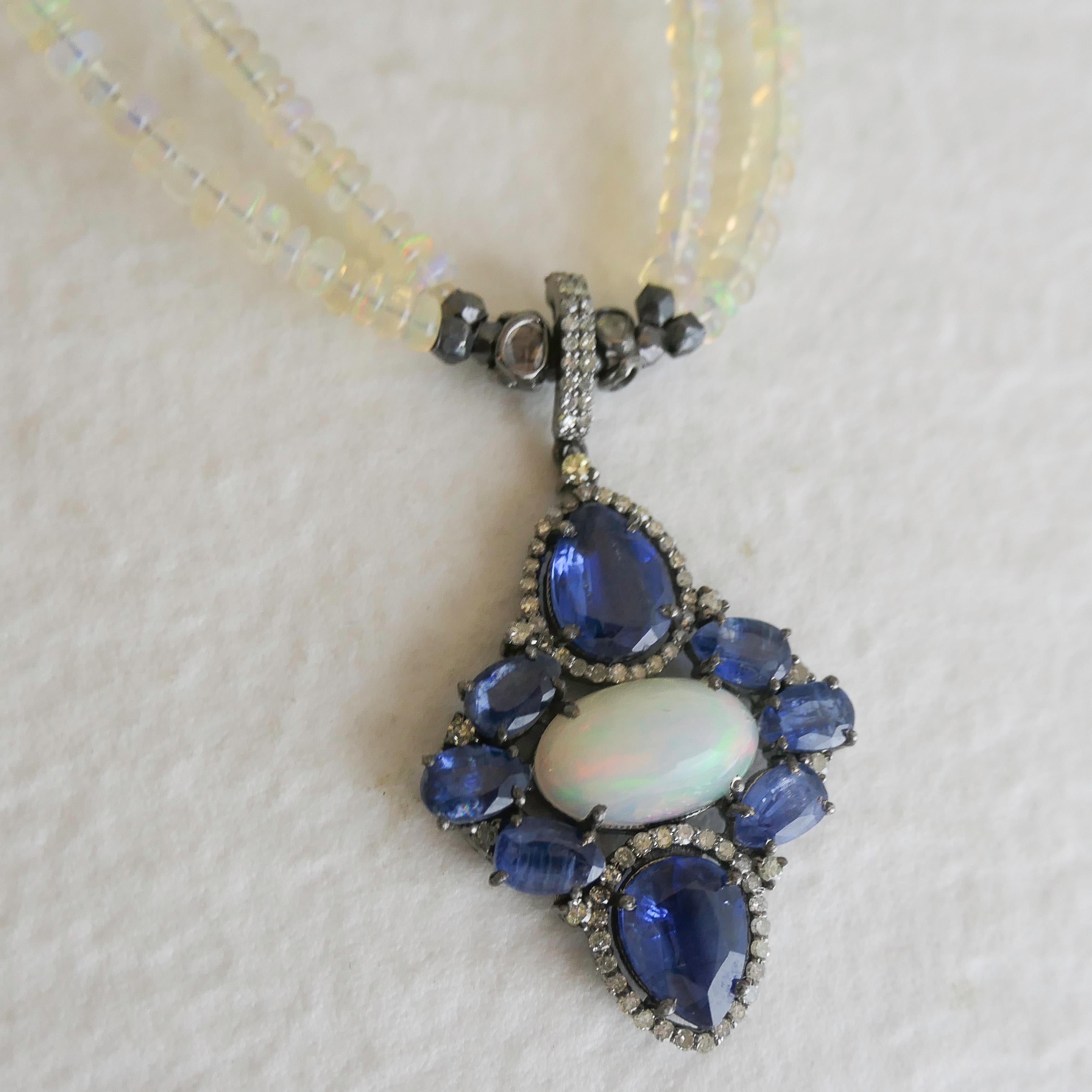 Collana in argento sterling ossidato con opale e tanzanite e diamanti da 16,5 pollici. in vendita 2