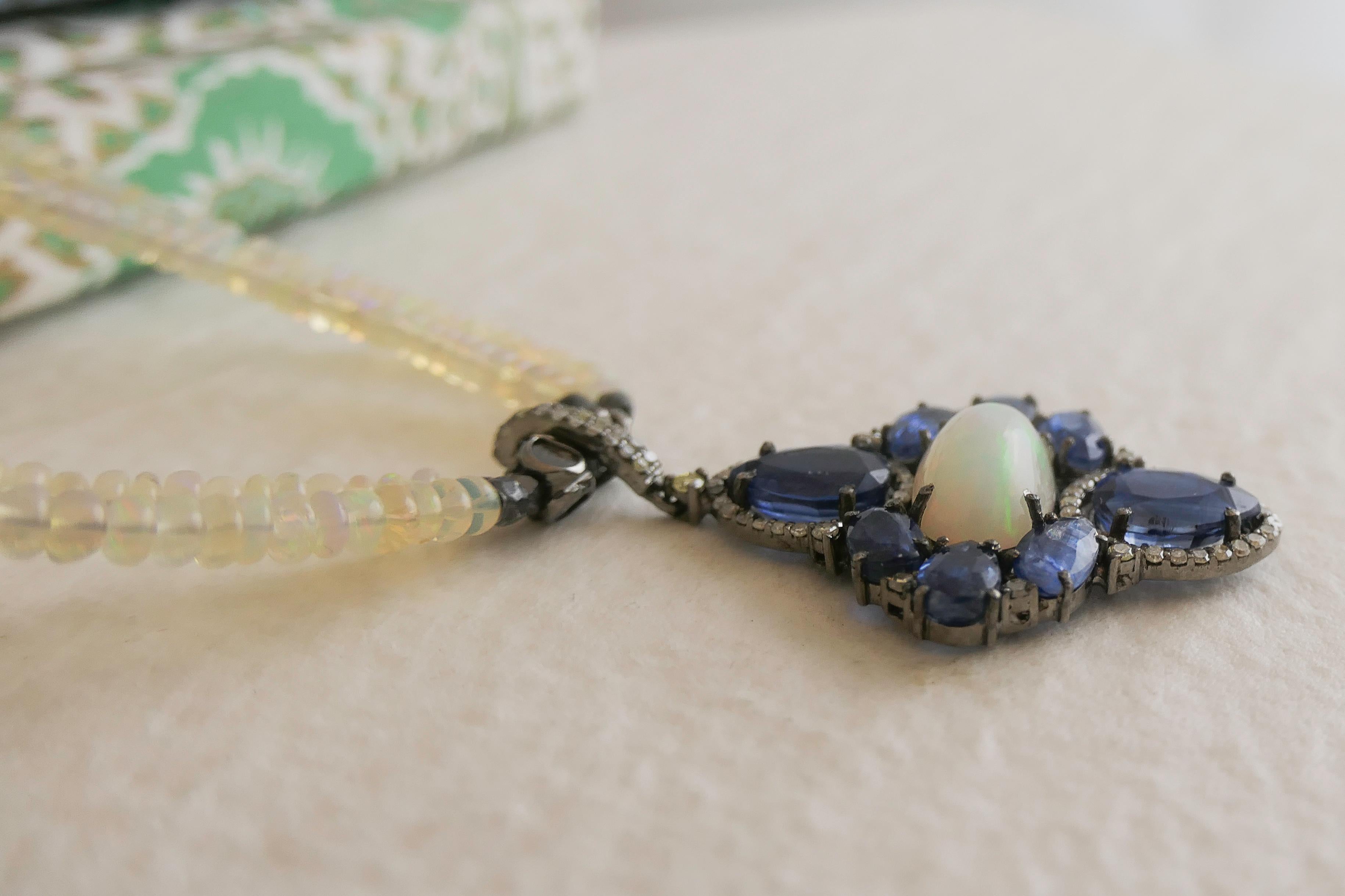 Collana in argento sterling ossidato con opale e tanzanite e diamanti da 16,5 pollici. in vendita 3