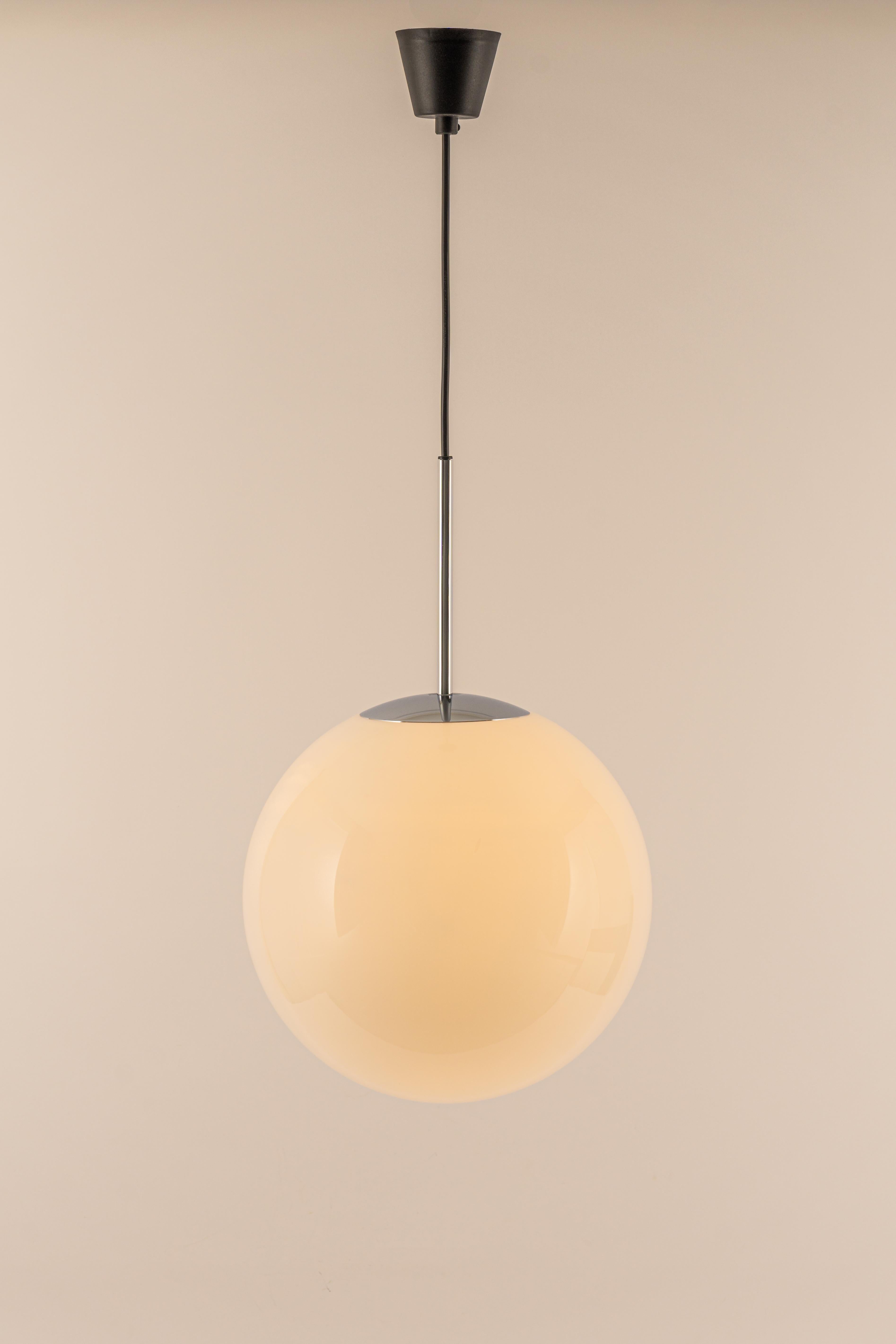 Opal Ball Pendant Light by Peill Putzler, Germany, 1970s In Good Condition For Sale In Aachen, NRW