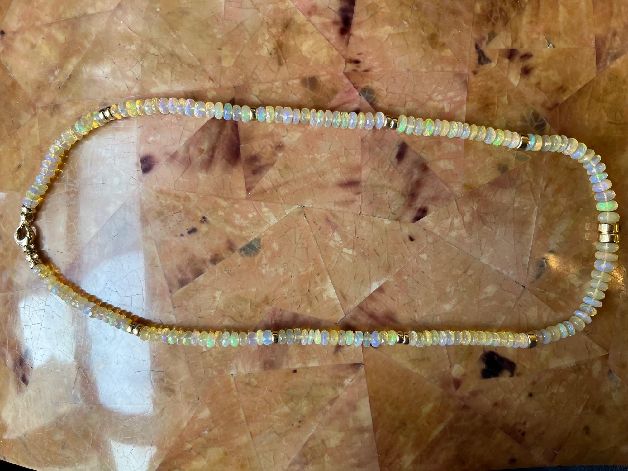 Perlina Collana con perline di opale in oro giallo 14k in vendita