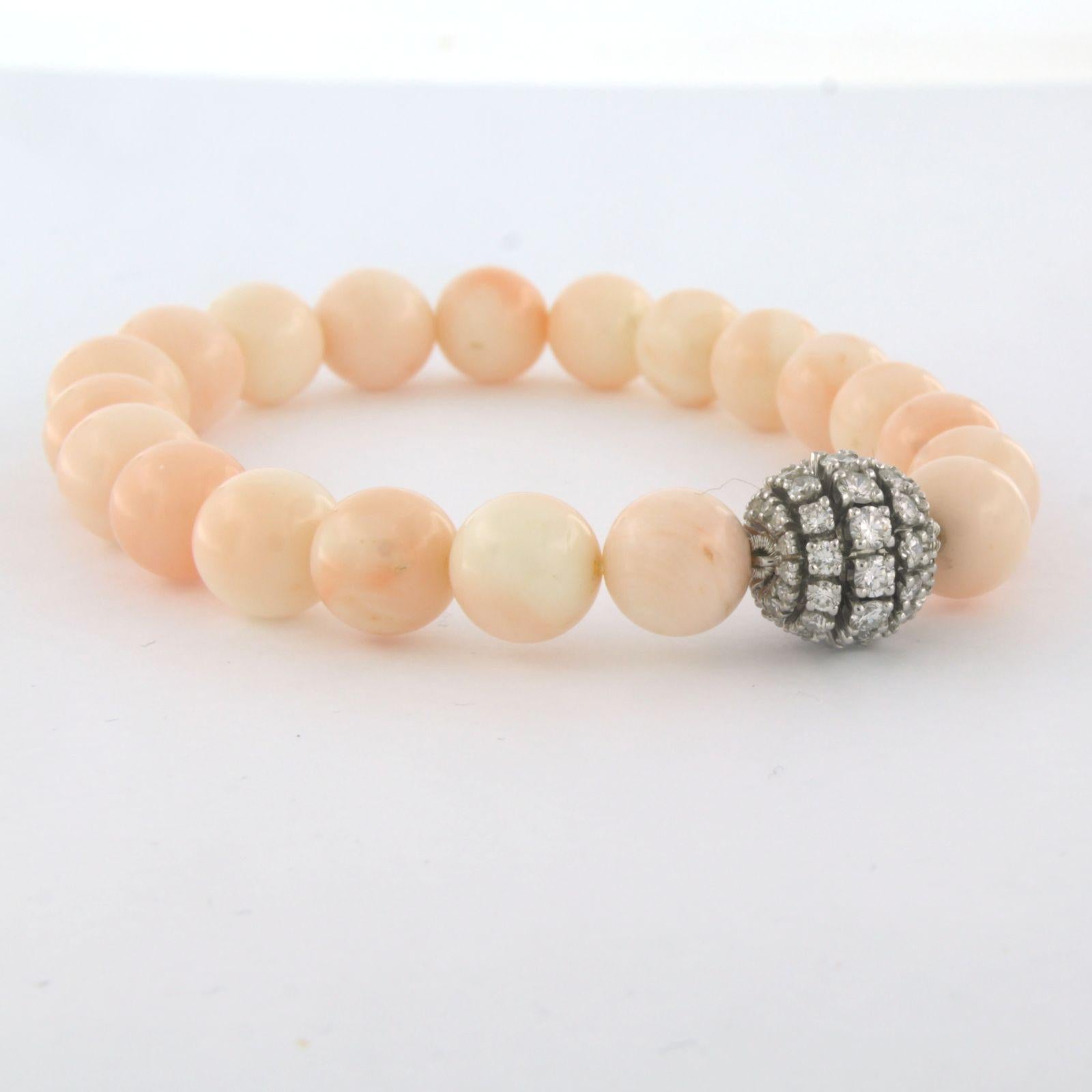 Women's Opal beads bracelet and 18k gold lock with brilliant cut diamonds up to 1.84ct For Sale