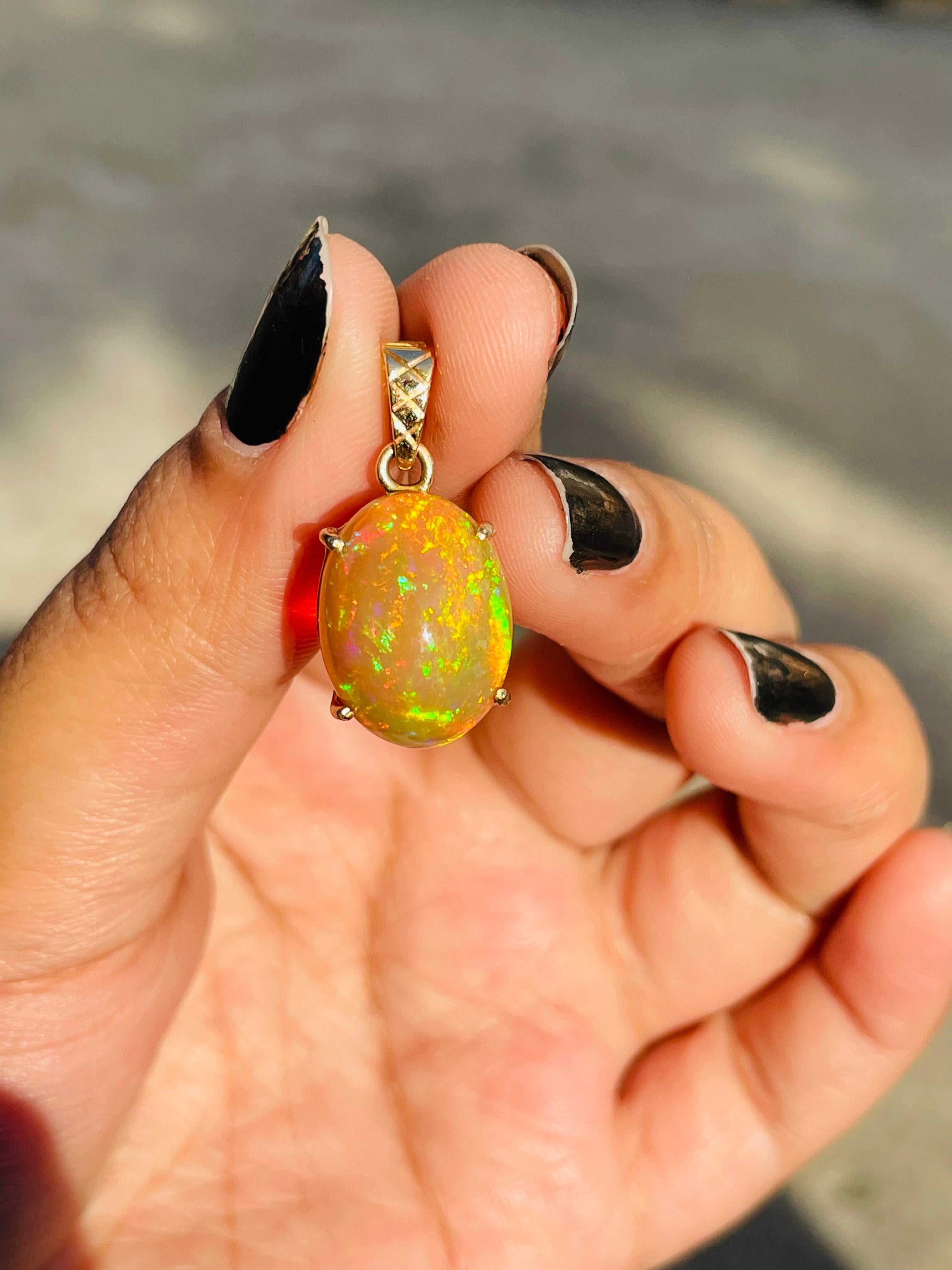 Fire Opal Birthstone Pendant in 18 Karat Yellow Gold In New Condition For Sale In Houston, TX