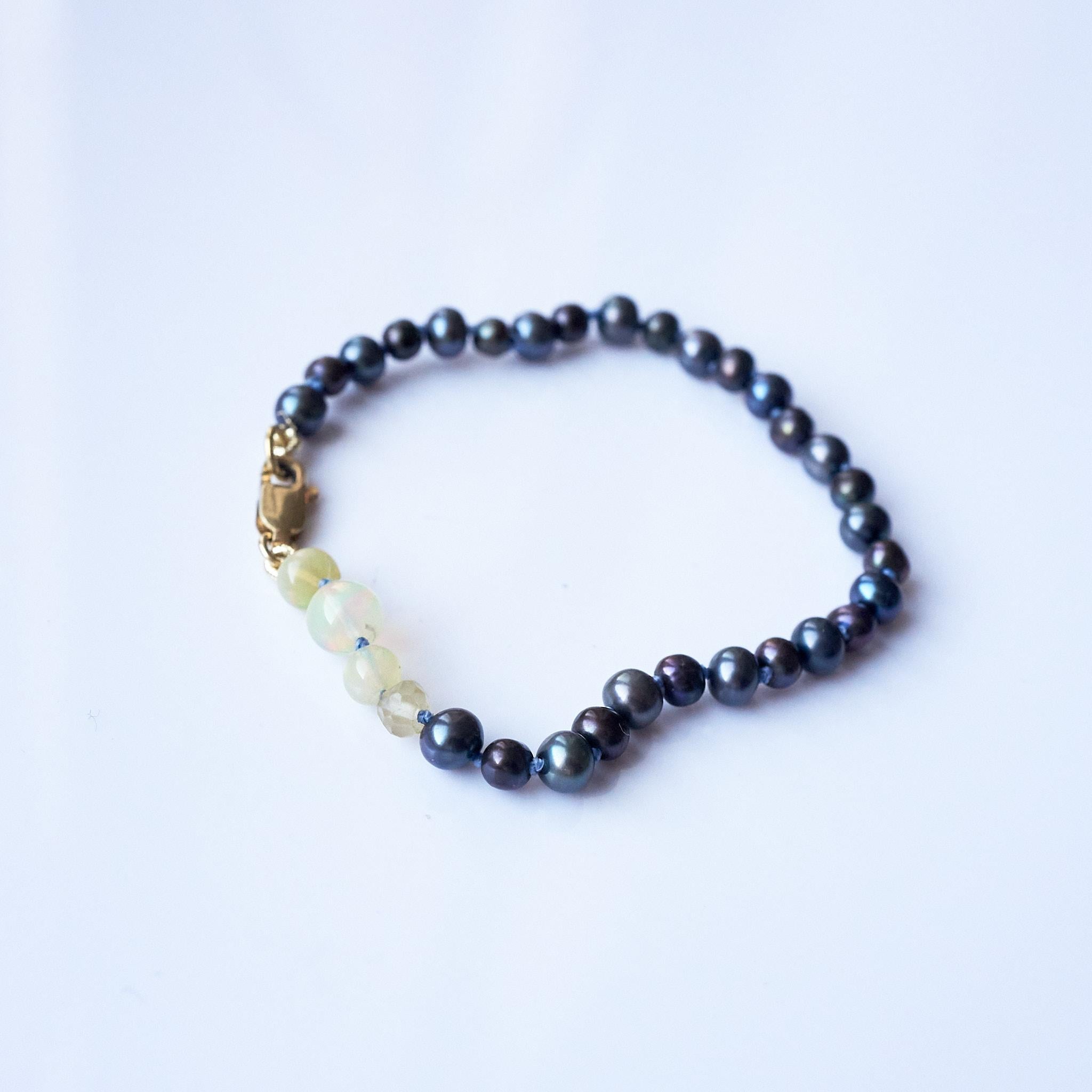 Opal Black Pearl Beaded Bracelet J Dauphin In New Condition For Sale In Los Angeles, CA