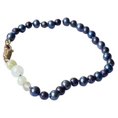 Bracelet en perles opales et noires J DAUPHIN