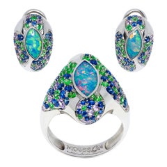 Suite Riviera en or blanc 18 carats avec opales, saphirs bleus, violets et tsavorites