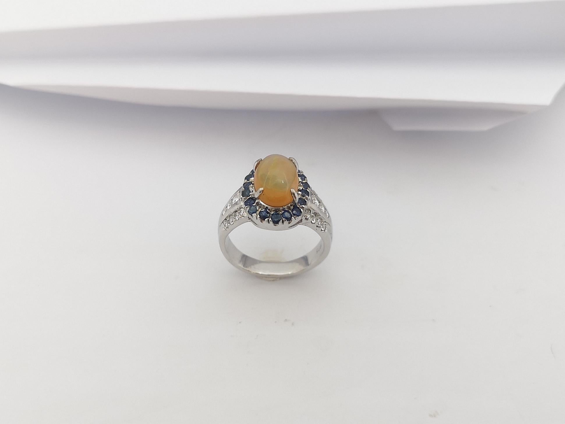 Bague en opale, saphir bleu et zirconia cubique sertie dans des montures en argent en vente 7