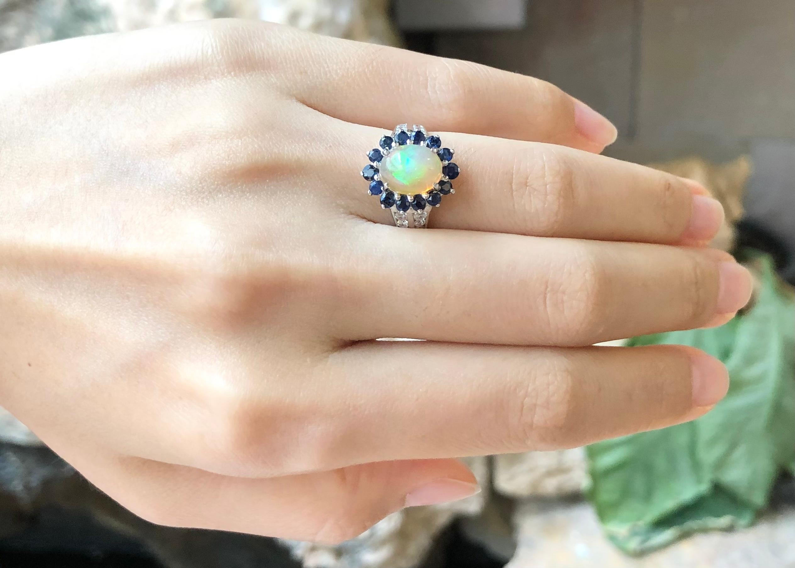 Opal, blauer Saphir mit kubischem Zirkon in Silberfassung, Ring im Zustand „Neu“ im Angebot in Dusit, 10