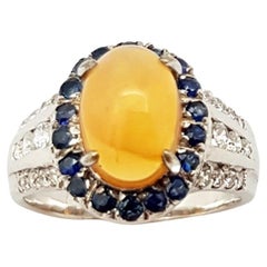 Ring mit Opal, blauem Saphir und kubischem Zirkon in Silberfassung