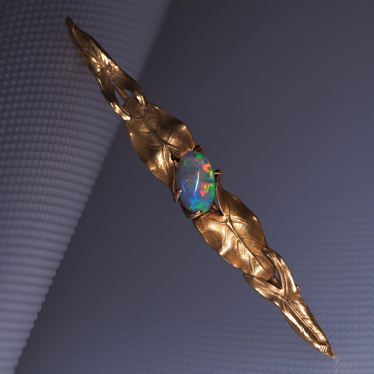 Opal brooch gold Australian Natural Crystal Opal Art Nouveau Paris For Sale 4