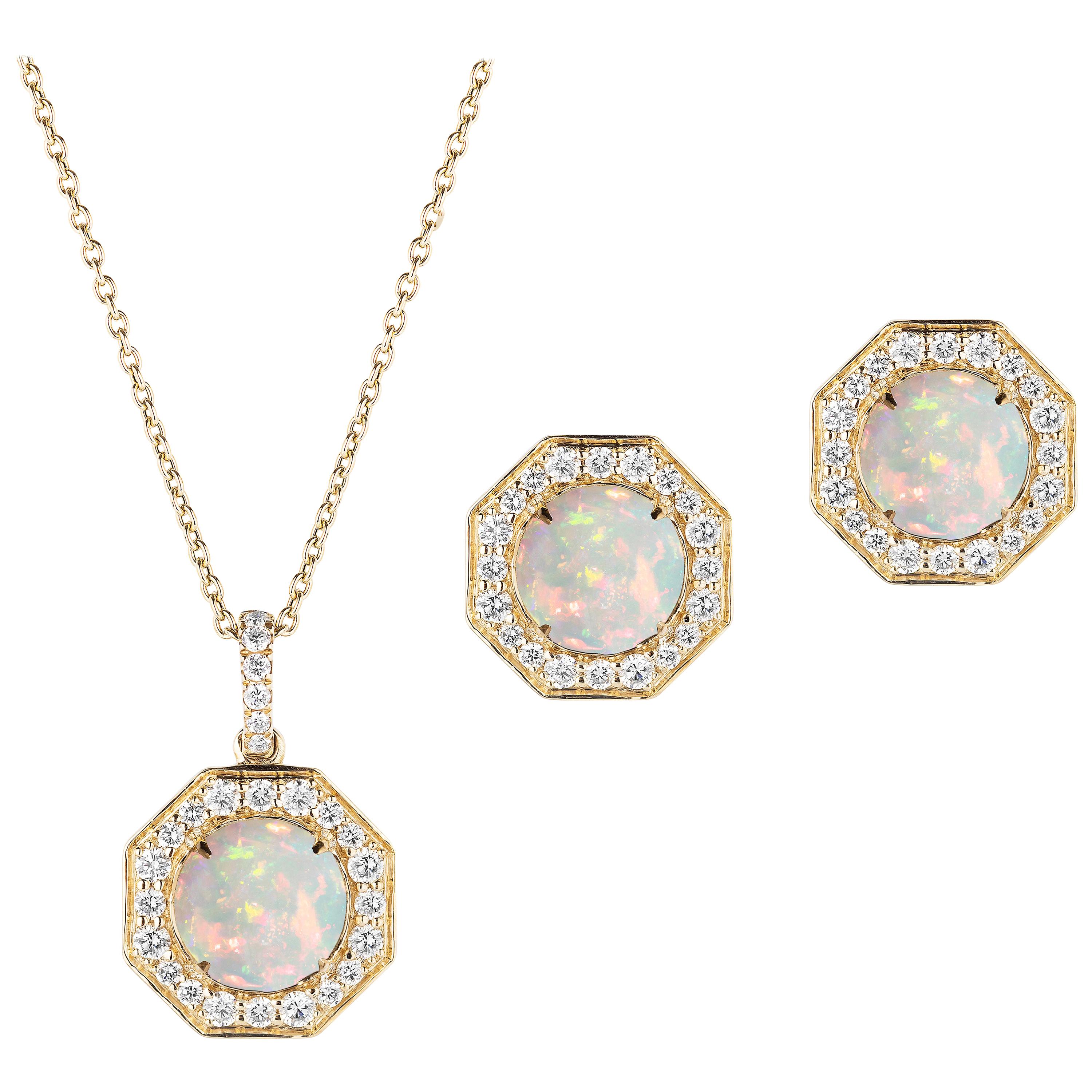 Ohrringe und Anhänger mitshwara-Opal im Cabochon-Schliff mit Diamant