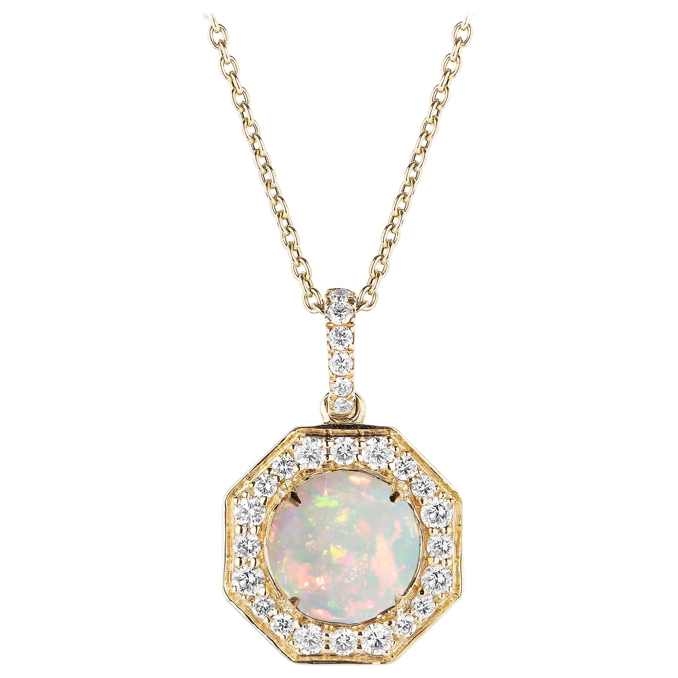Pendentif en opale cabochon de Goshwara avec diamants 