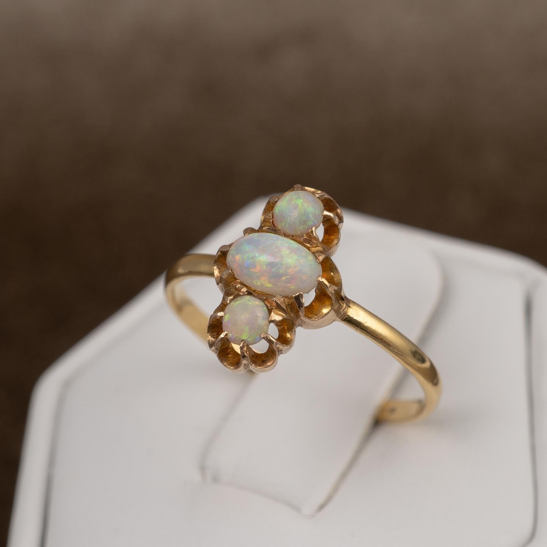 Late Victorian Opal Cabochon Ring 18 Karat Yellow Gold Vintage Opal Jewelry For Sale