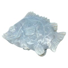 Pietra preziosa opale intagliata a forma di pesce