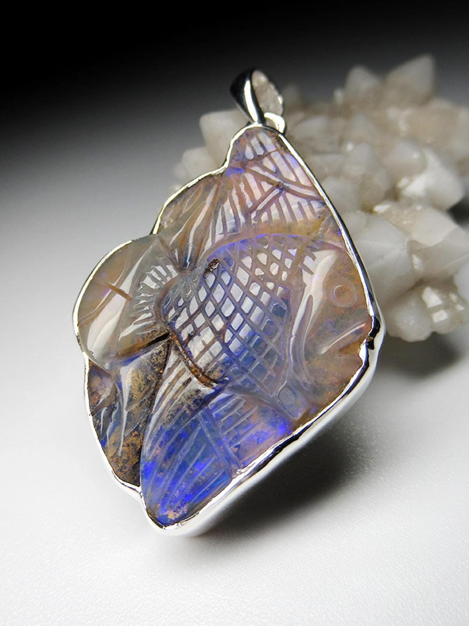 Opal Carving Silber Fisch Anhänger natürlichen violetten Vintage Edelstein Geschenk Frau (Kunsthandwerker*in) im Angebot