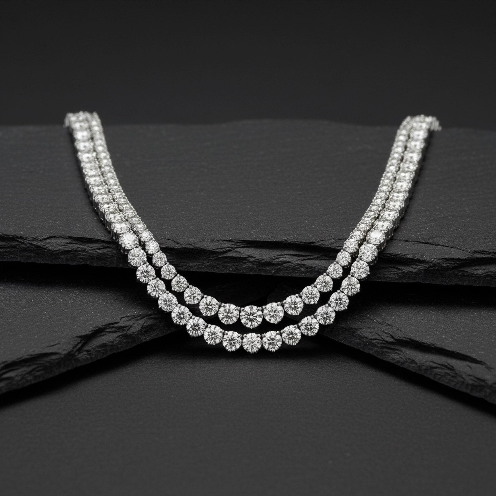 Moderne Collier d'opale en cascade en or blanc 14K avec diamants en vente