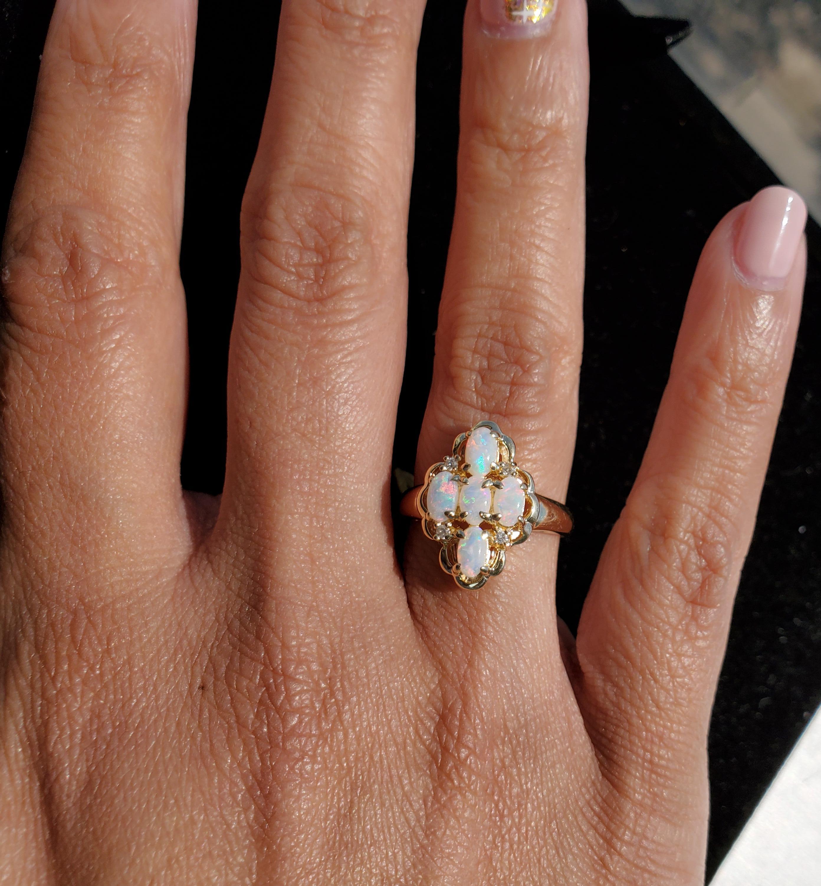Opal Cluster Diamantring (Ovalschliff) im Angebot
