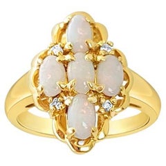 Anillo de diamantes en racimo de ópalo