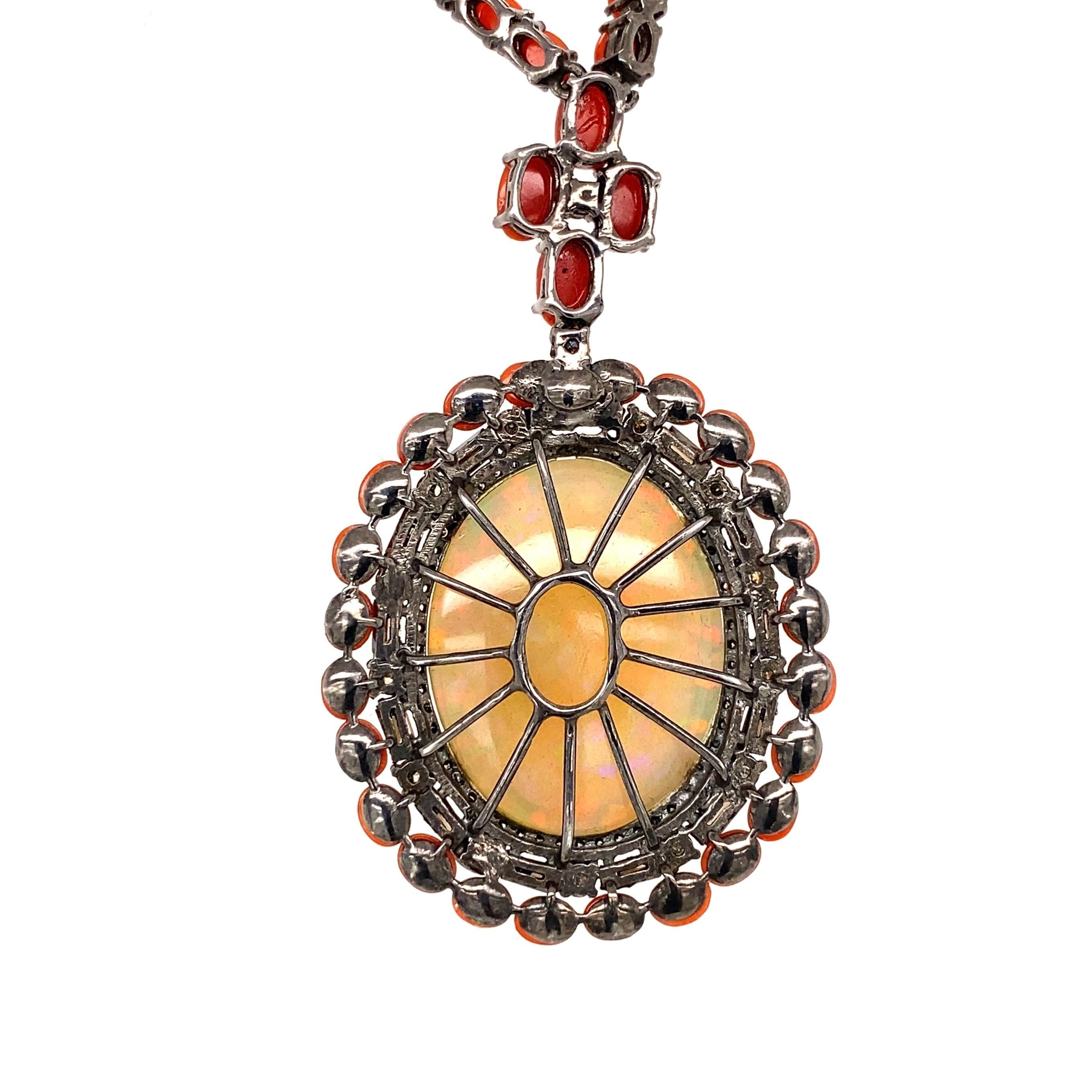 Halskette mit Opal, Koralle und Diamant in Gold und Sterlingsilber, Nachlassschmuck (Gemischter Schliff) im Angebot