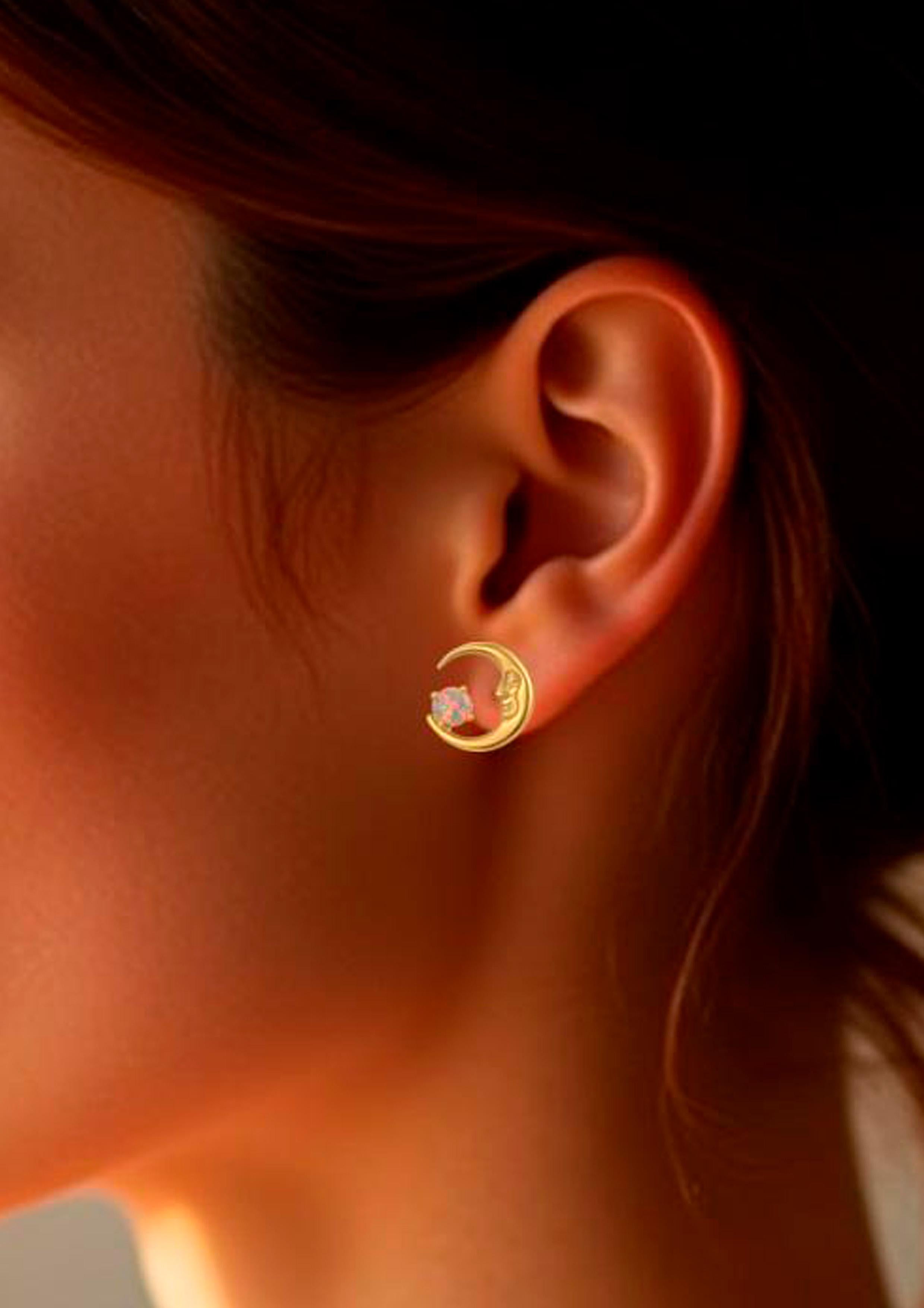 Donna Opale, orecchini a perno con mezzaluna in oro 14k in vendita