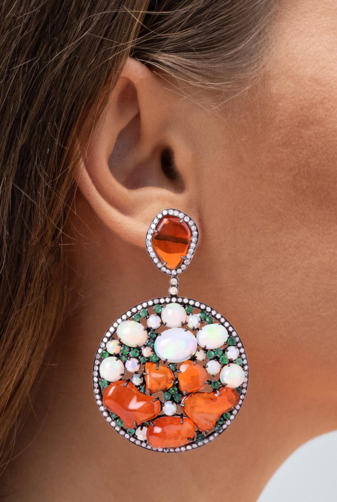 Opal-Ohrringe mit Smaragden und Diamanten 70 Karat (Art déco) im Angebot