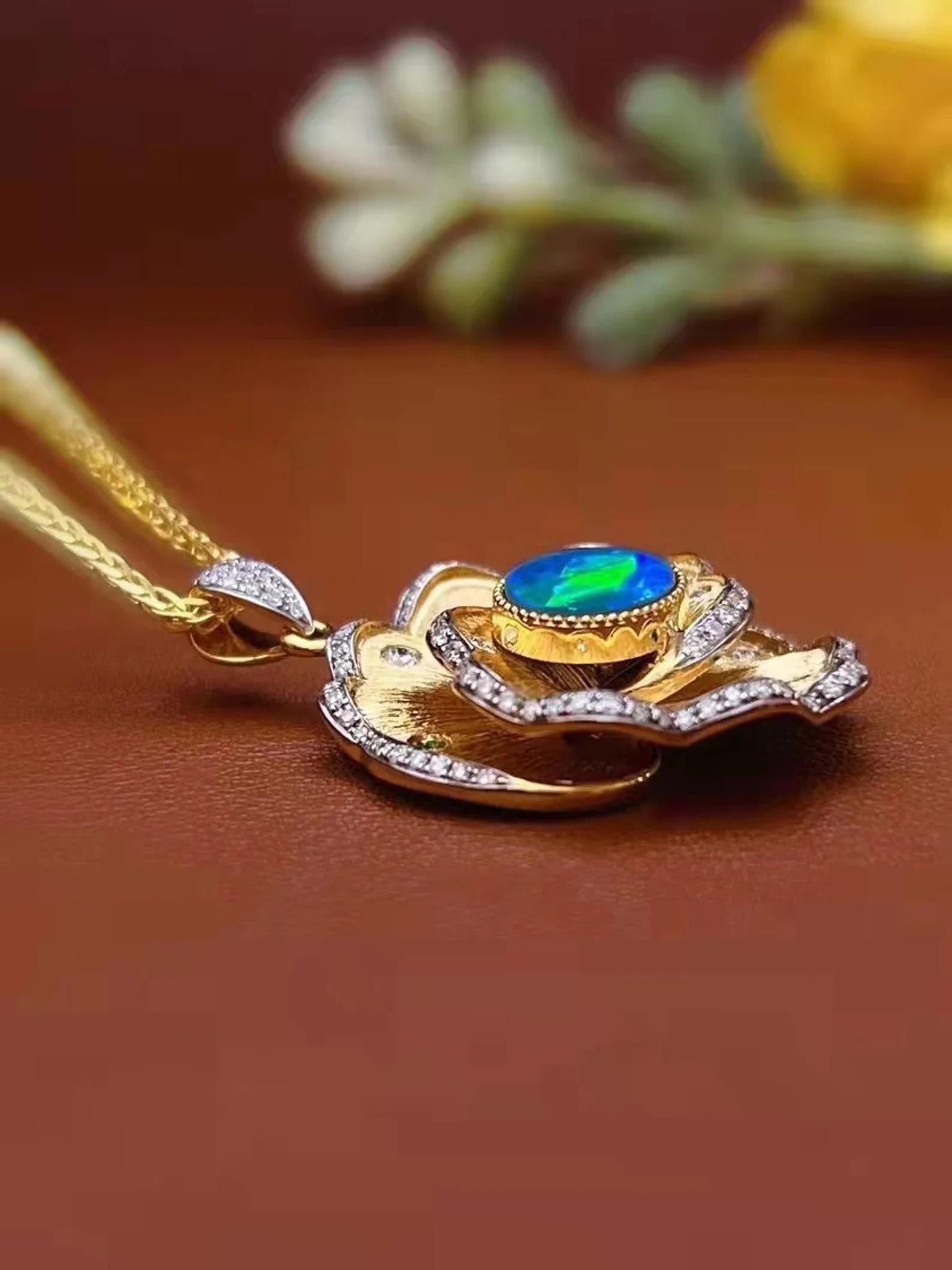 Artigiano Collana con ciondolo in oro 14 carati e diamanti opale in vendita